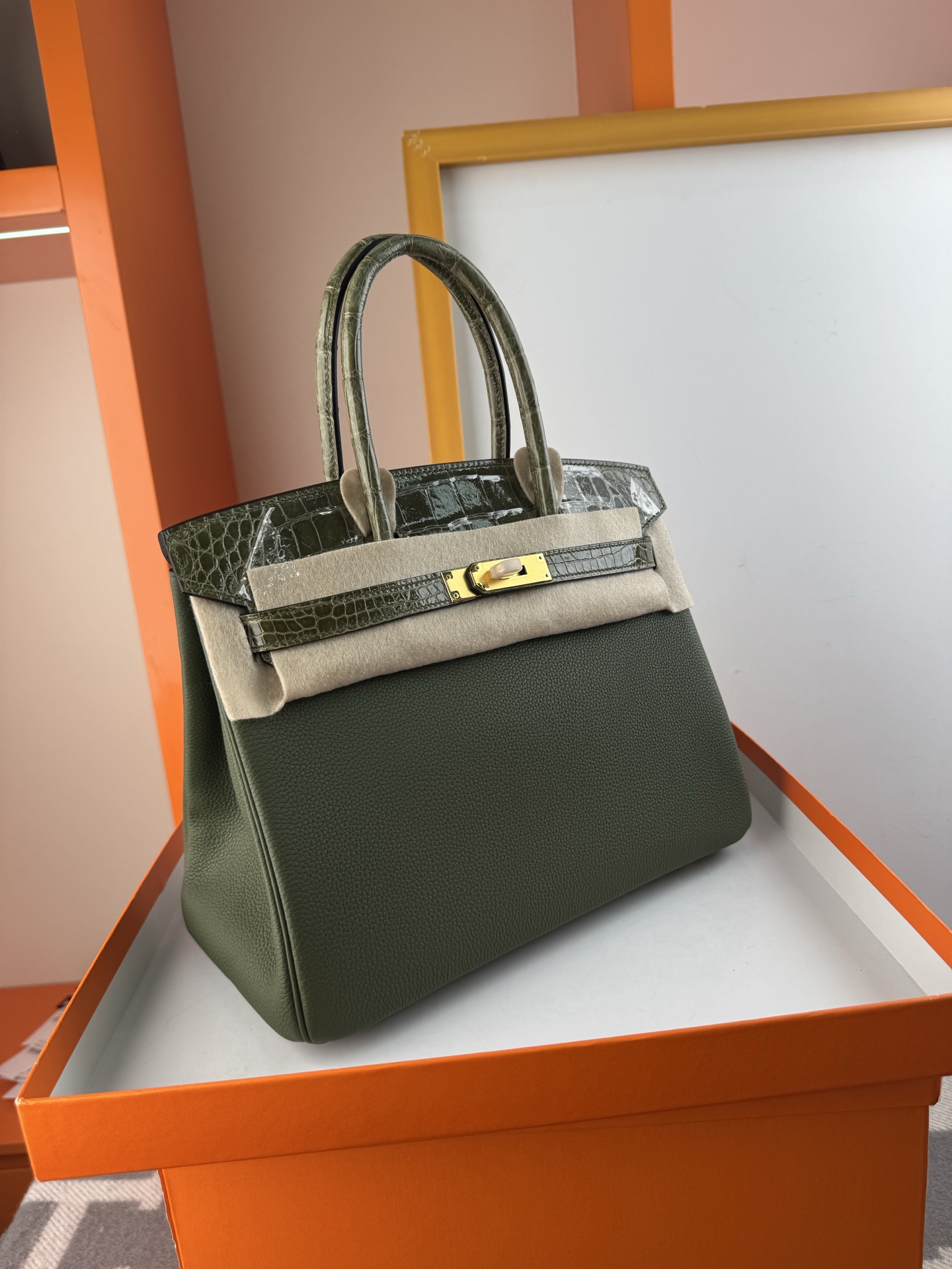 Birkin 30cm Olive Green Togo Leather and Crocodile Handbag with Gold Hardware 3 i1747897320694 6554 0 2