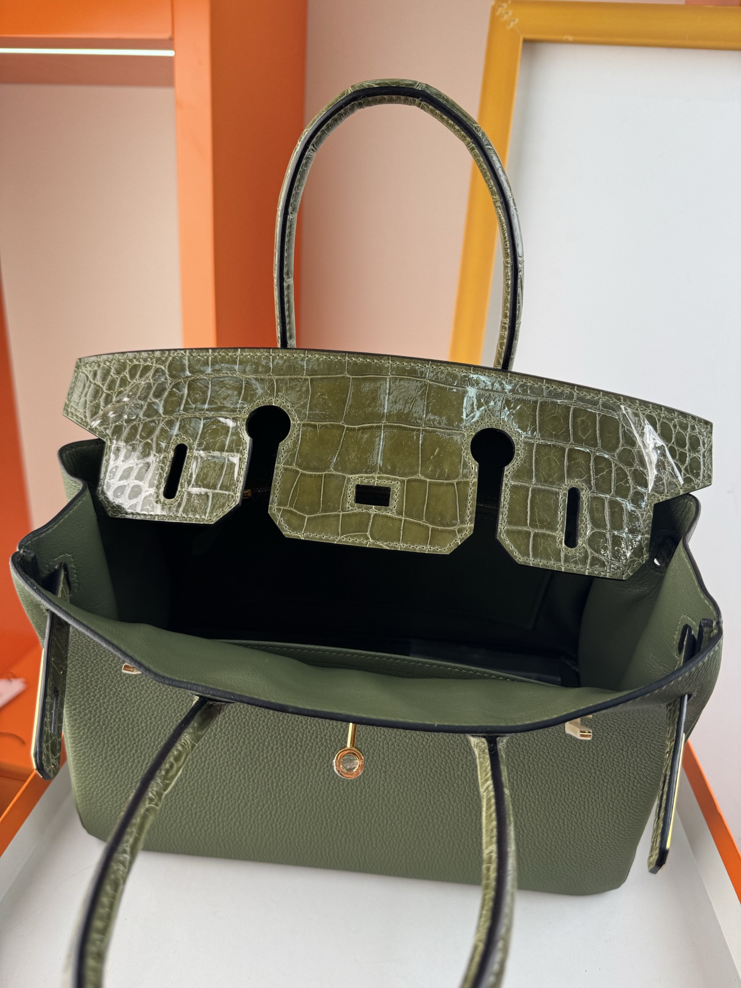Birkin 30cm Olive Green Togo Leather and Crocodile Handbag with Gold Hardware 6 i1747897325857 8698 0 5