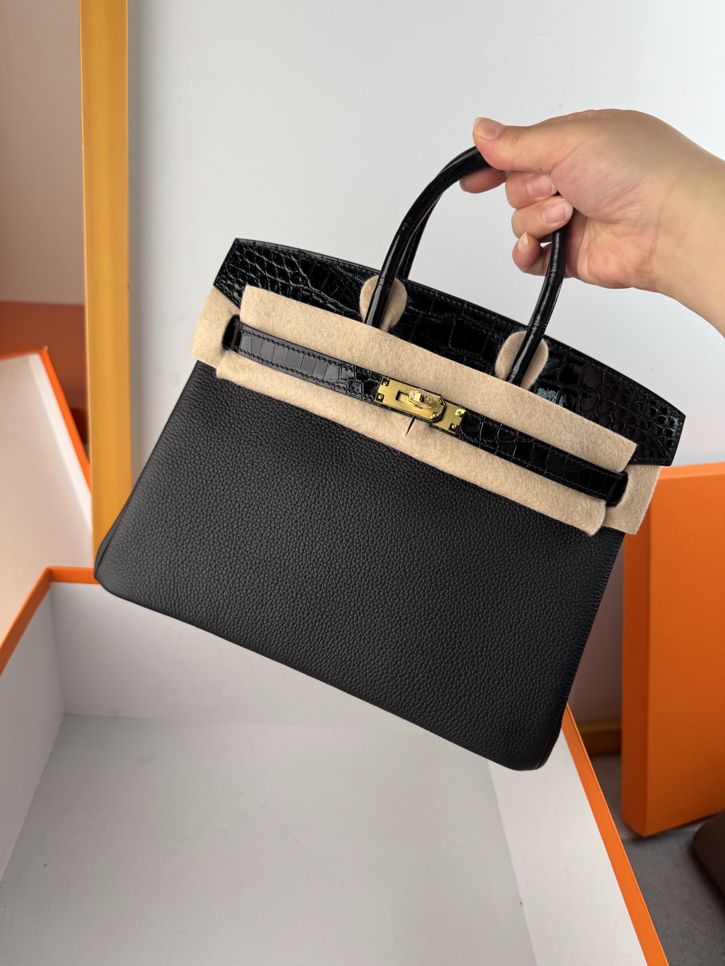 Birkin 25cm Black Togo Leather and Crocodile Top Handle Gold Hardware Bag 11 i1747995200292 2615 0 9
