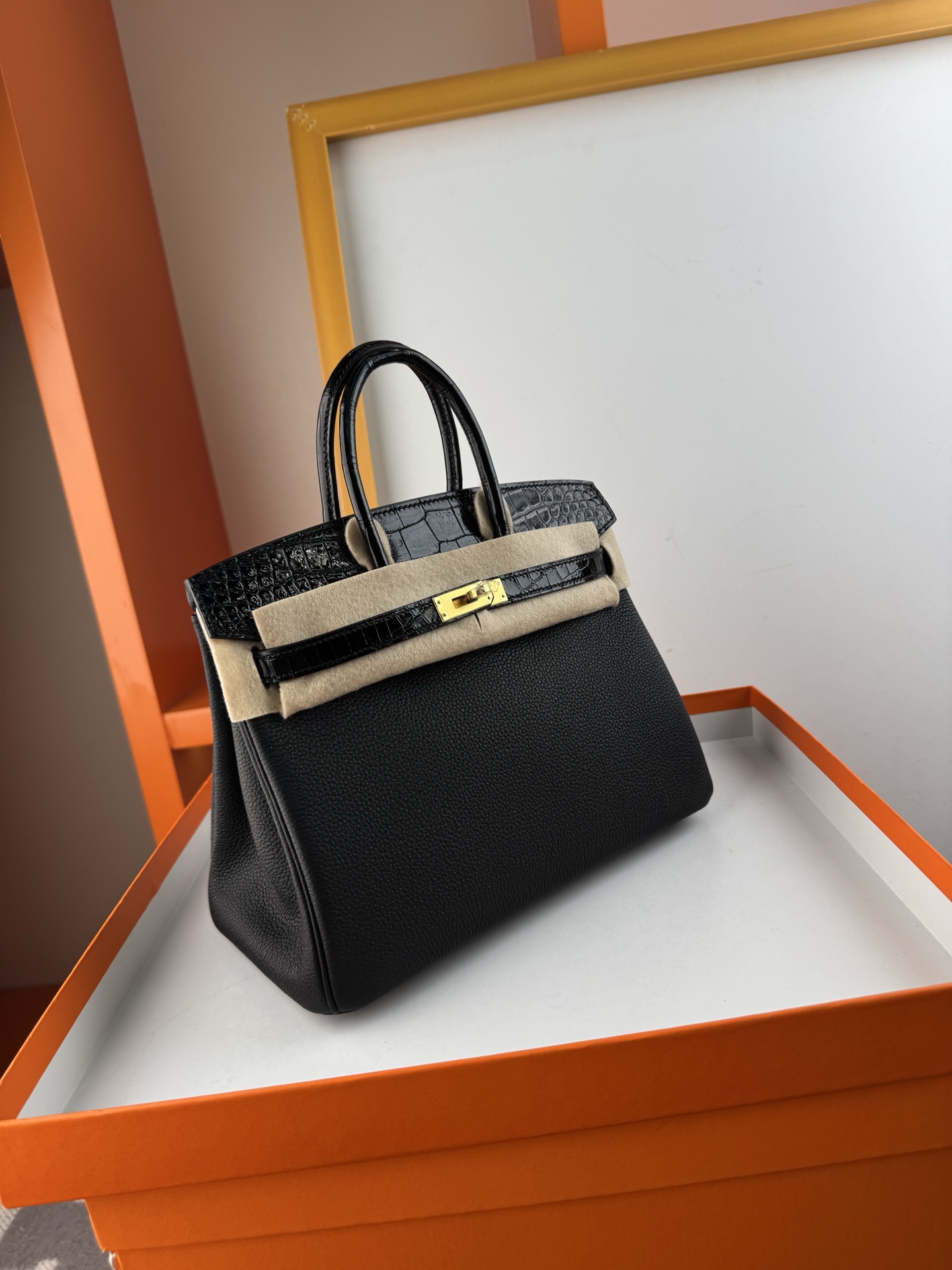 Birkin 25cm Black Togo Leather and Crocodile Top Handle Gold Hardware Bag 4 i1747995213946 1347 0 2