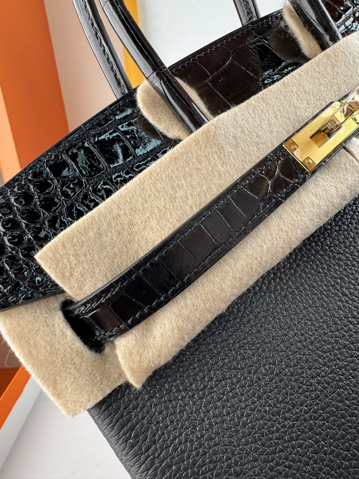 Birkin 25cm Black Togo Leather and Crocodile Top Handle Gold Hardware Bag 6 i1747995219297 8224 0 4