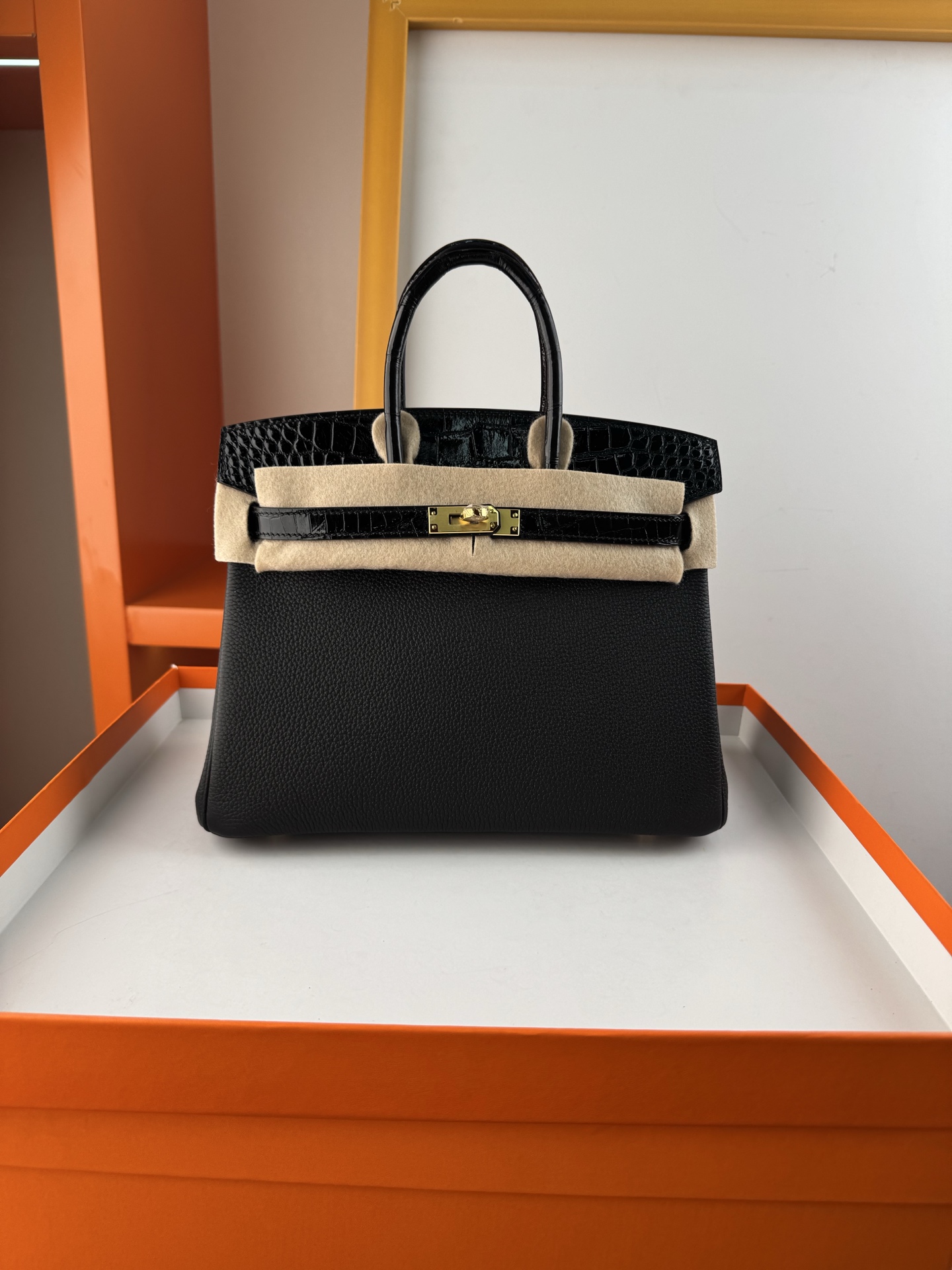 Birkin 25cm Black Togo Leather and Crocodile Top Handle Gold Hardware Bag 2 i1747995280695 7186 0 0