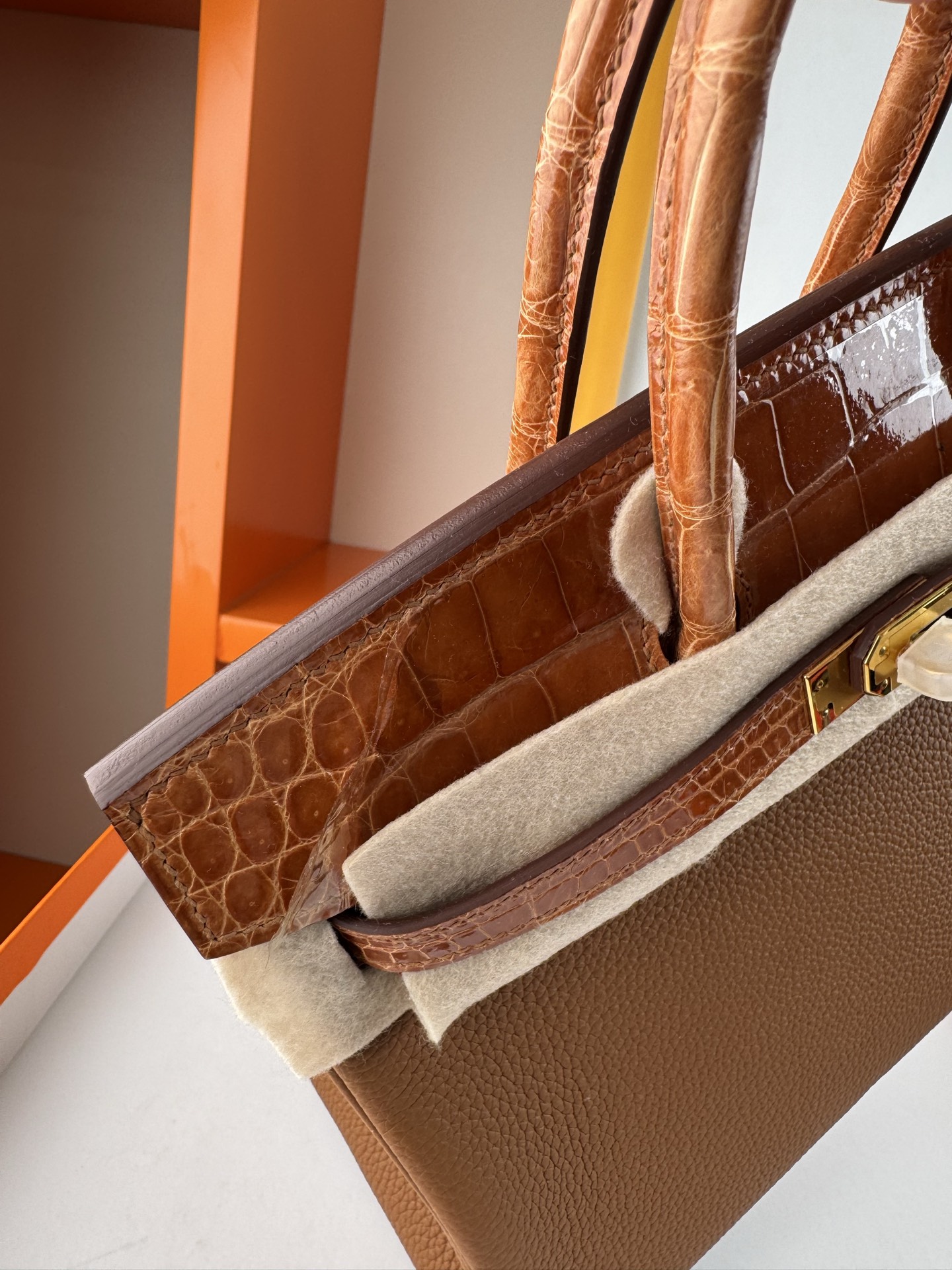 Birkin 25cm Touch Honey Brown Togo Leather and Crocodile Gold Hardware Bag 7 i1748071812361 213 0 5