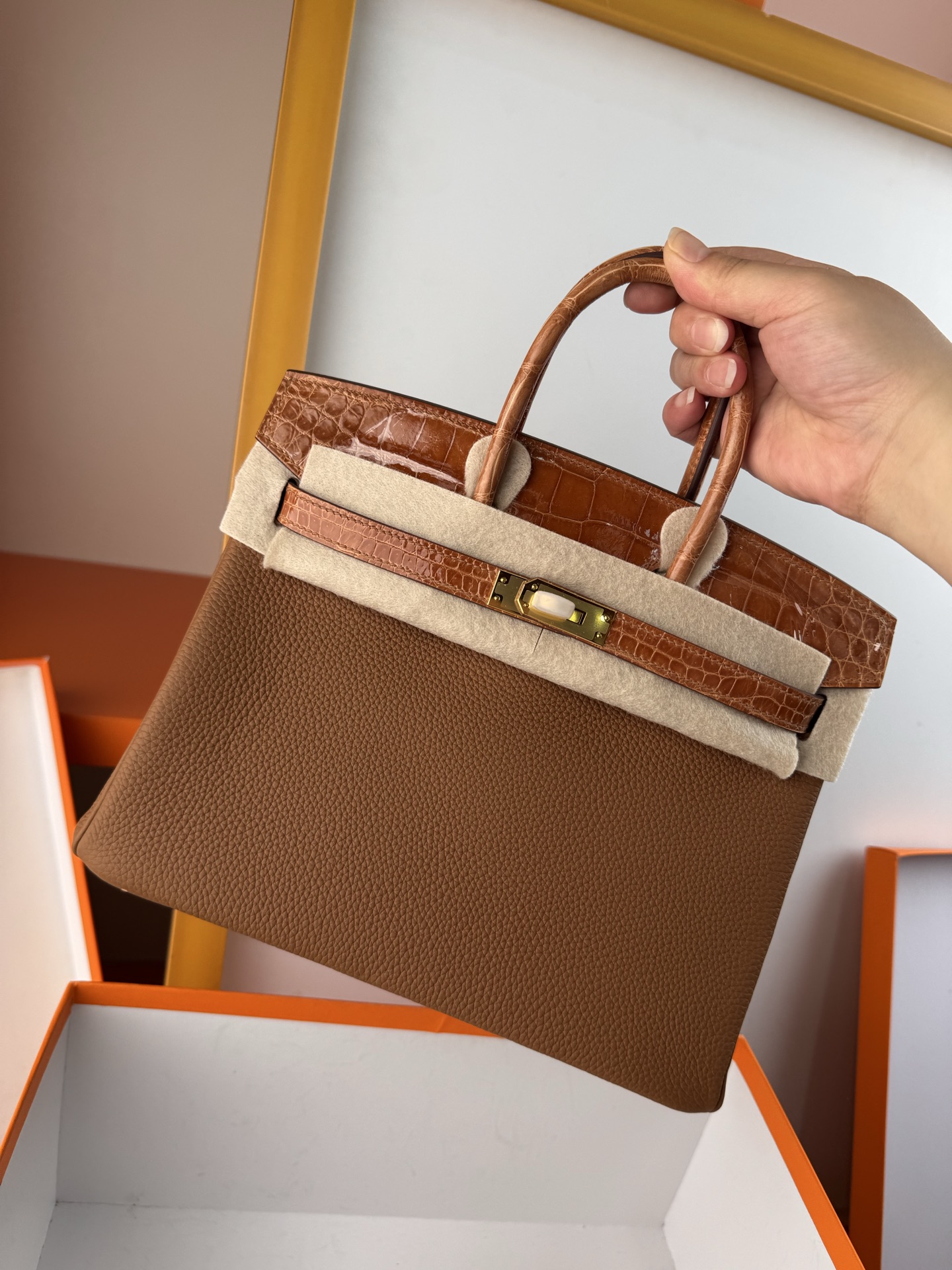 Birkin 25cm Touch Honey Brown Togo Leather and Crocodile Gold Hardware Bag 3 i1748071812440 8689 0 1