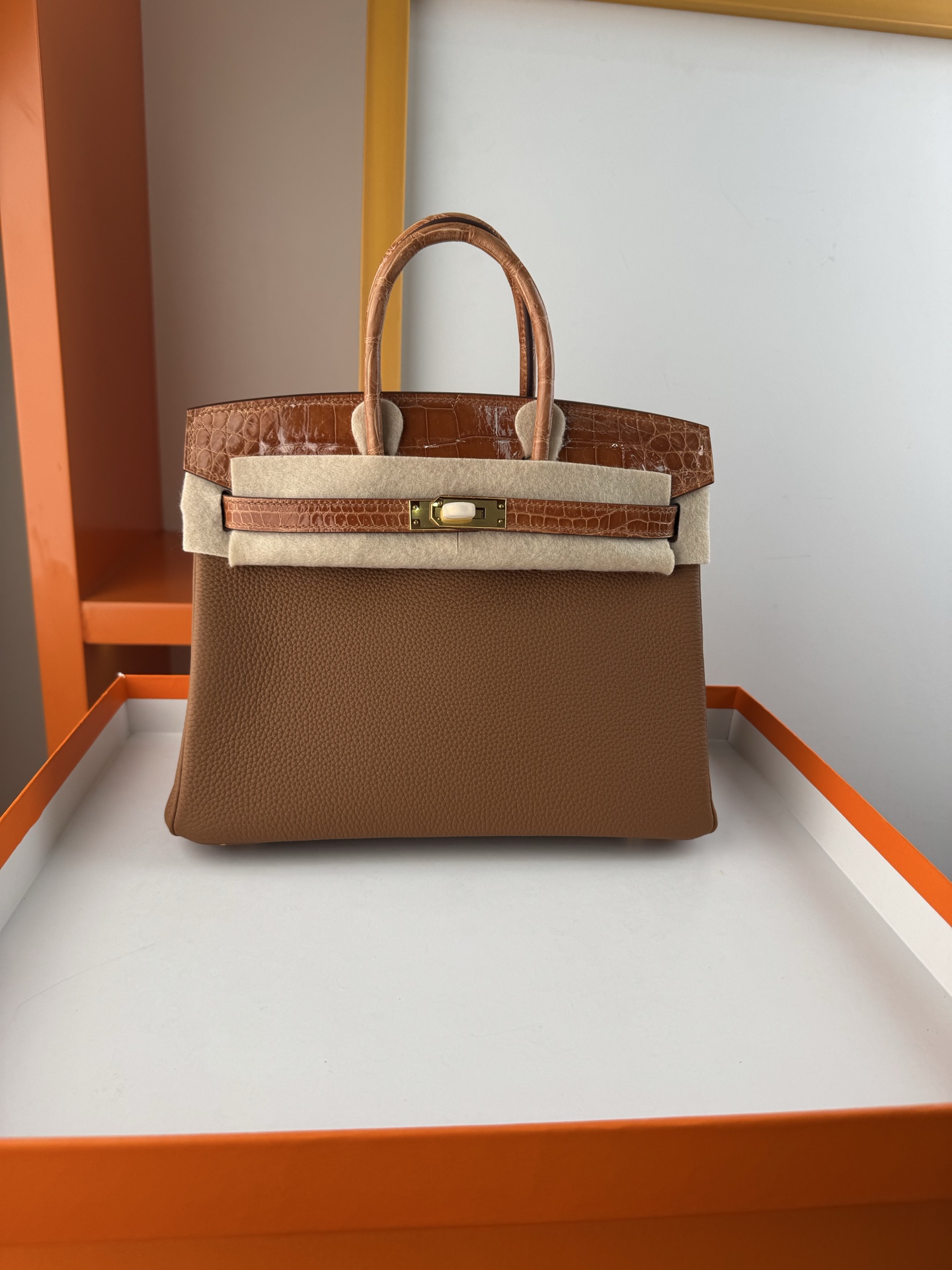 Birkin 25cm Touch Honey Brown Togo Leather and Crocodile Gold Hardware Bag 4 i1748071818263 8297 0 2