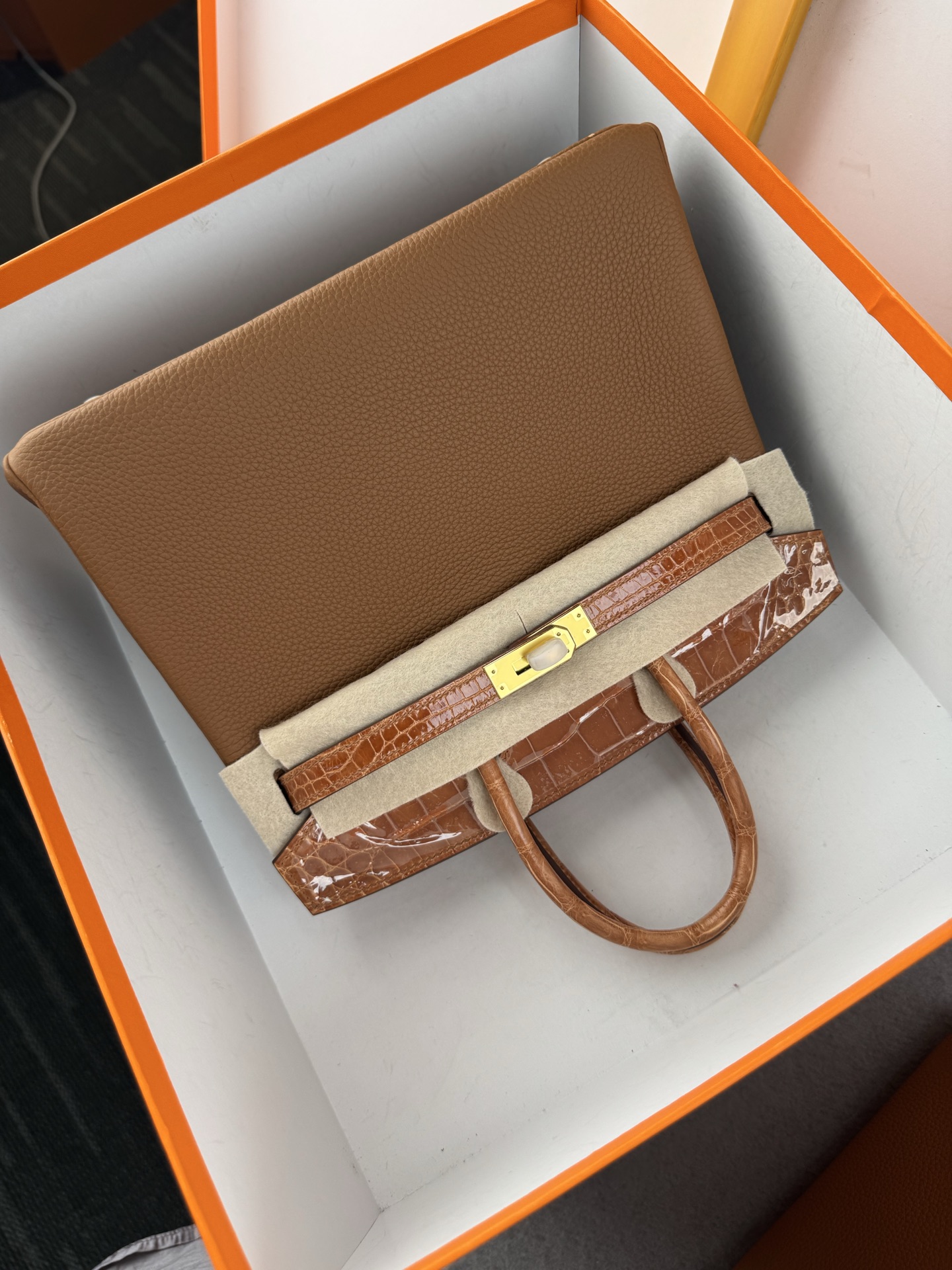 Birkin 25cm Touch Honey Brown Togo Leather and Crocodile Gold Hardware Bag 11 i1748071818301 6948 0 9