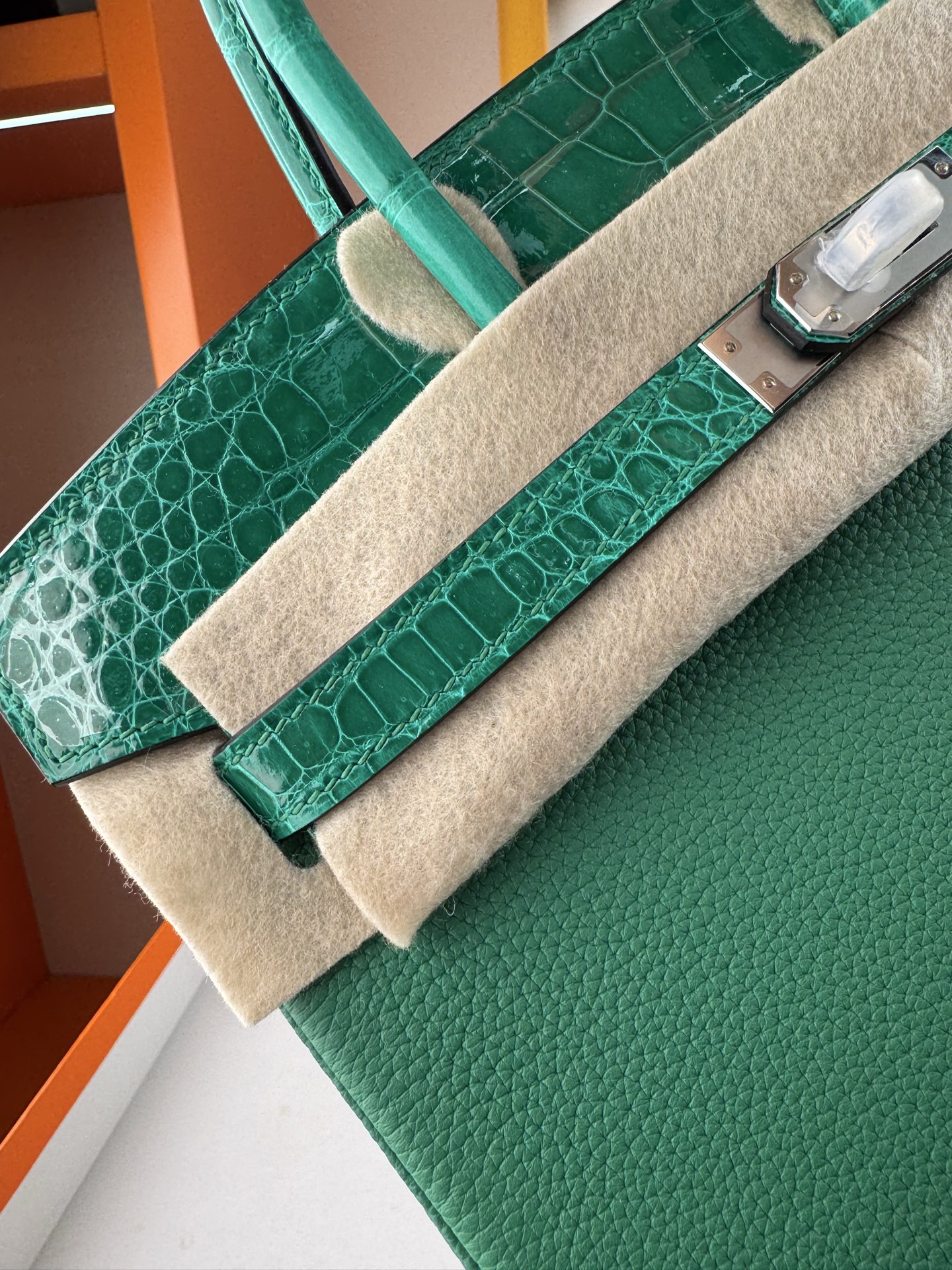 Hermès Birkin 25 Touch Emerald Green Togo Leather & Alligator Handbag 6 i1748079232767 3467 0 4