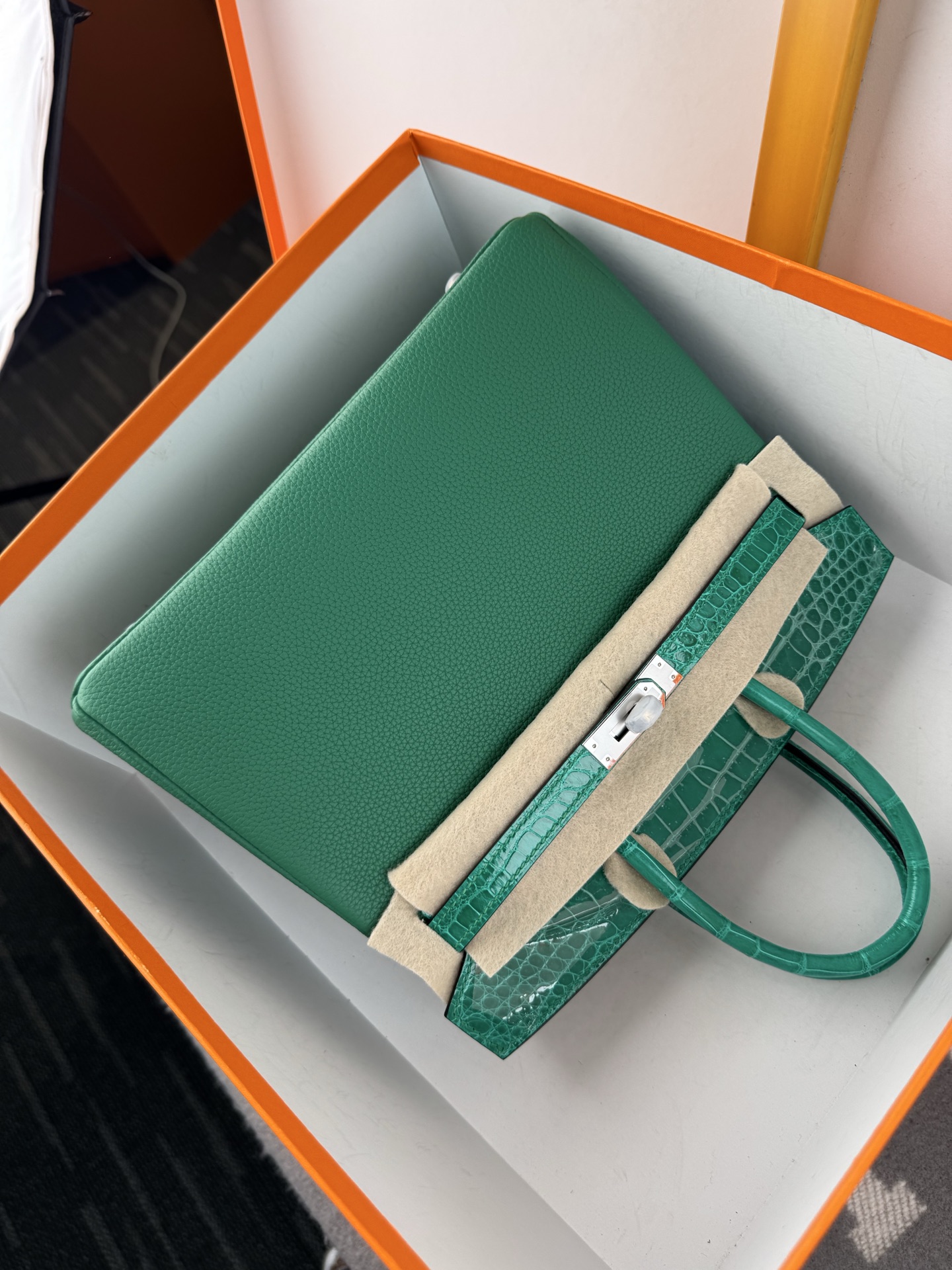 Hermès Birkin 25 Touch Emerald Green Togo Leather & Alligator Handbag 11 i1748079235089 2960 0 9