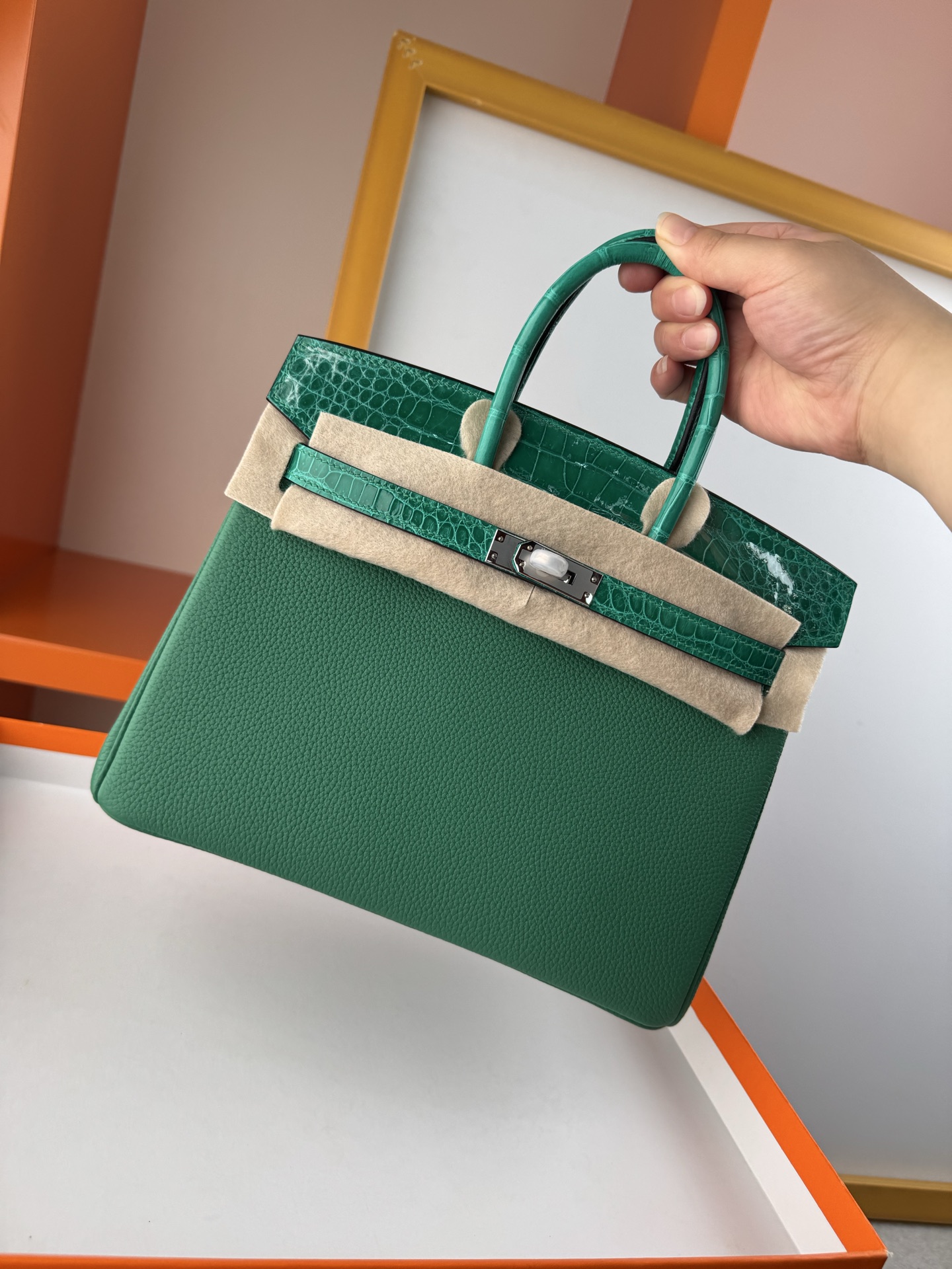 Hermès Birkin 25 Touch Emerald Green Togo Leather & Alligator Handbag 9 i1748079235134 1146 0 7