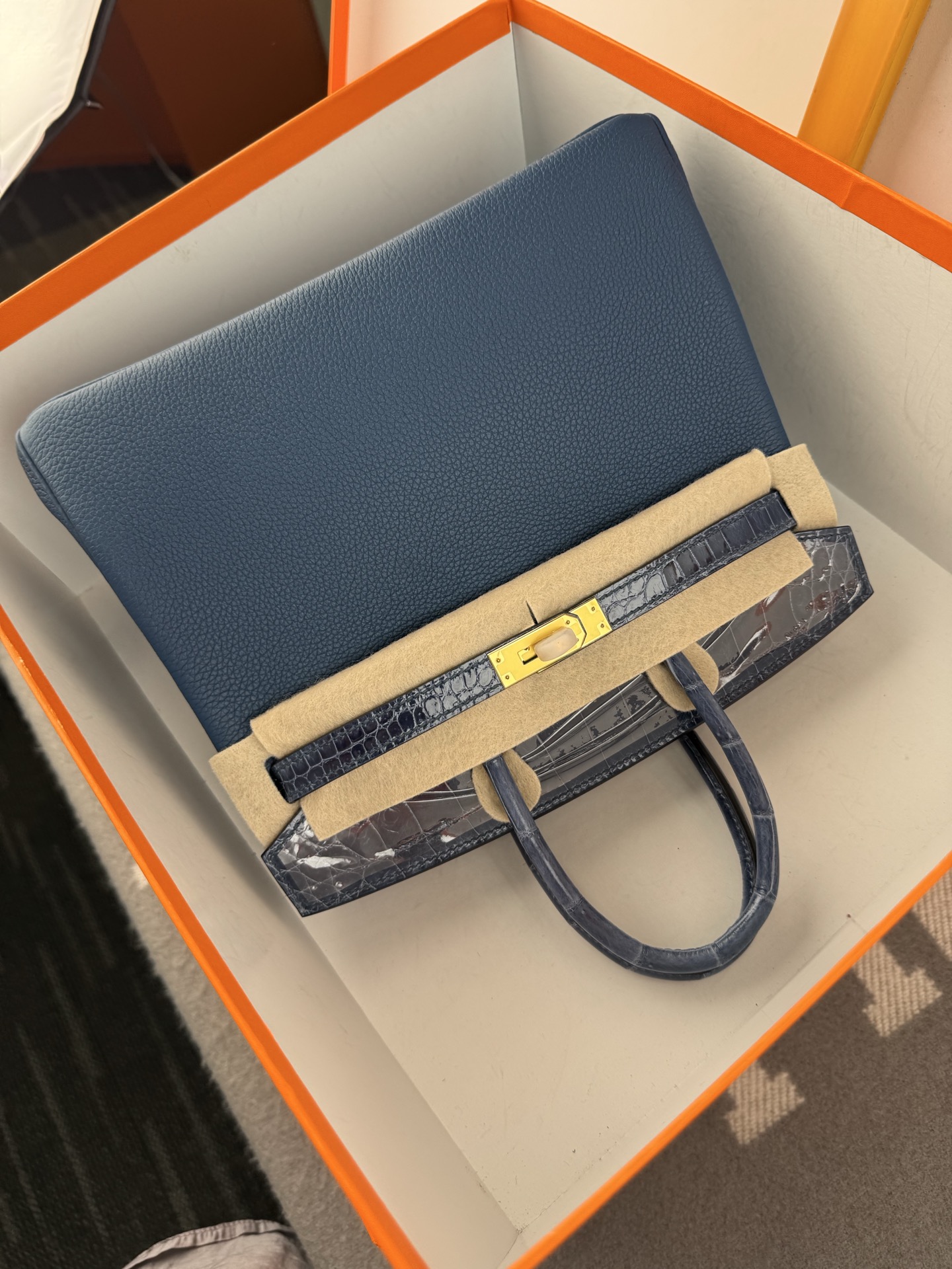 Birkin 25cm Touch Togo Leather & Crocodile Handbag - Sapphire Blue with Gold Hardware 9 i1748079374078 12 0 8
