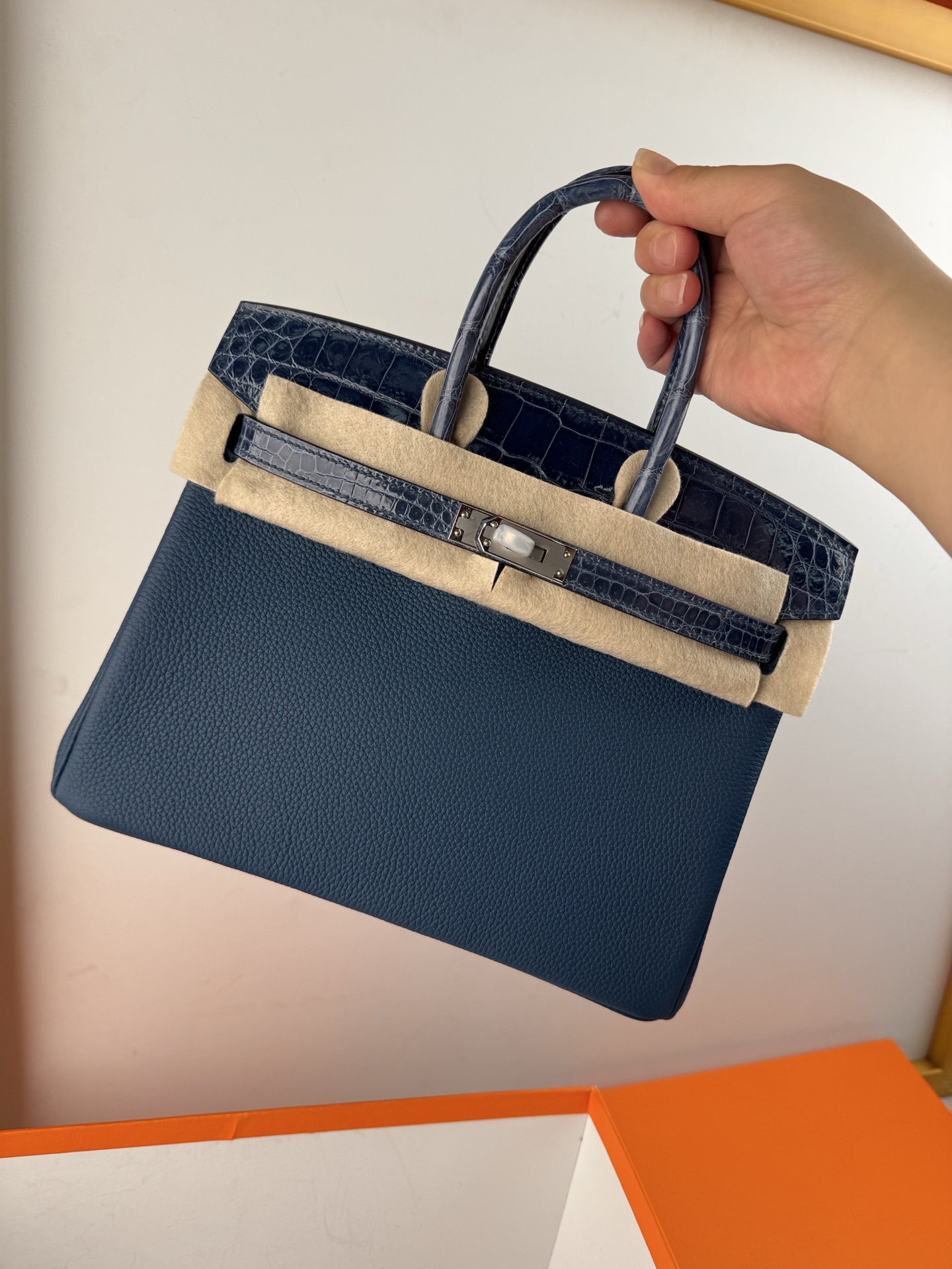 Hermès Birkin 25 Touch: Togo Leather & Shiny Alligator – Sapphire Blue, Silver Hardware 11 i1748232940815 8187 0 9