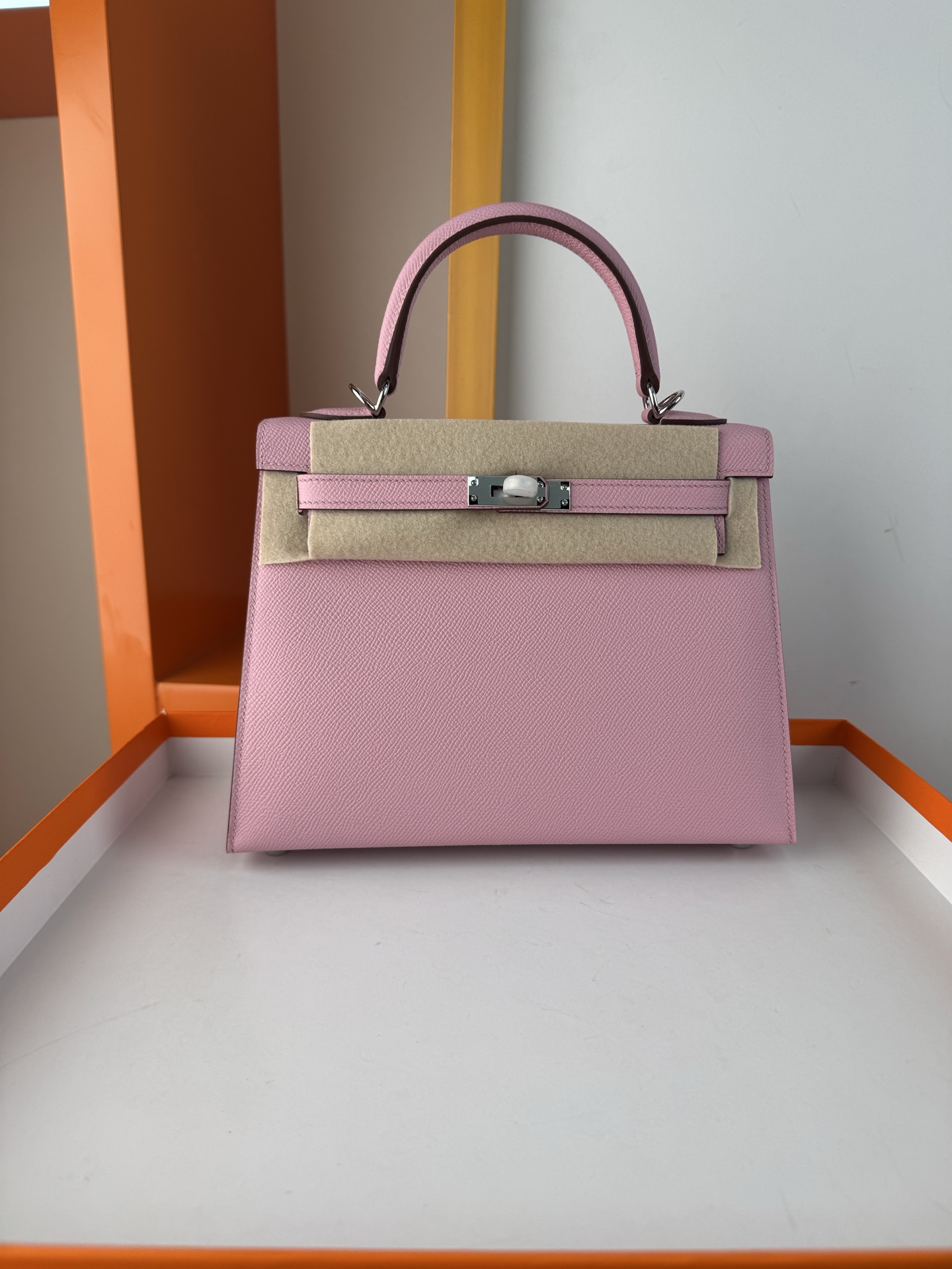 NO:698010,In stock KL25 mallow powder French Haas imported esom original leather Kelly 25 Fully hand-stitched wax thread All-steel hardware Original goatskin lining, Hermes, hermes, sheepskin, Hermes,19860909现货KL25 锦葵粉 法国haas进口esom原厂皮凯莉25 全手缝蜡线 全钢五金 内里原版山羊皮,爱马仕,hermes,sheepskin,Hermes,,Bag