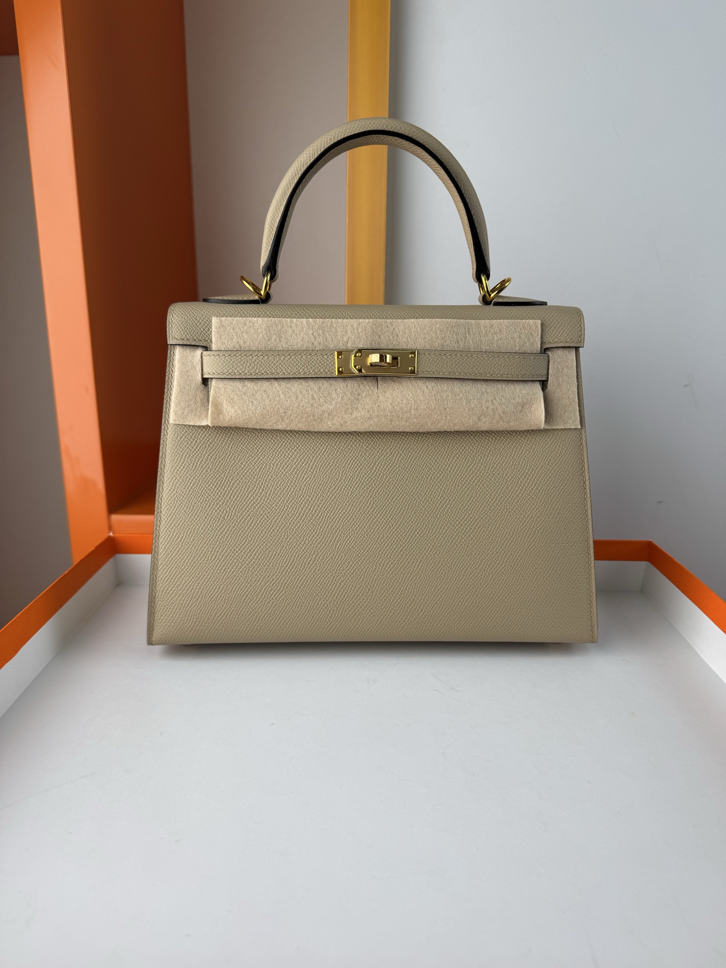 NO:698027,Ready stock KL25 windbreaker gray French Haas imported esom original leather Kelly 25 Fully hand-stitched wax thread All-steel hardware Original goatskin lining, Hermes, hermes, sheepskin, Hermes,19860909现货KL25 风衣灰 法国haas进口esom原厂皮凯莉25 全手缝蜡线 全钢五金 内里原版山羊皮,爱马仕,hermes,sheepskin,Hermes,,Bag