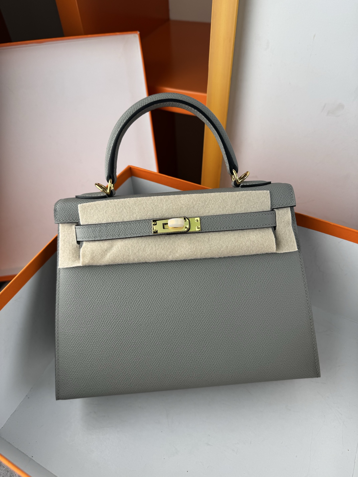 NO:698029,Spot KL25 Seagull Gray French haas imported esom original leather Kelly 25 Fully hand-stitched wax thread All-steel hardware Original goatskin lining, Hermes, hermes, sheepskin, Hermes,19860909现货KL25 海鸥灰 法国haas进口esom原厂皮凯莉25 全手缝蜡线 全钢五金 内里原版山羊皮,爱马仕,hermes,sheepskin,Hermes,,Bag