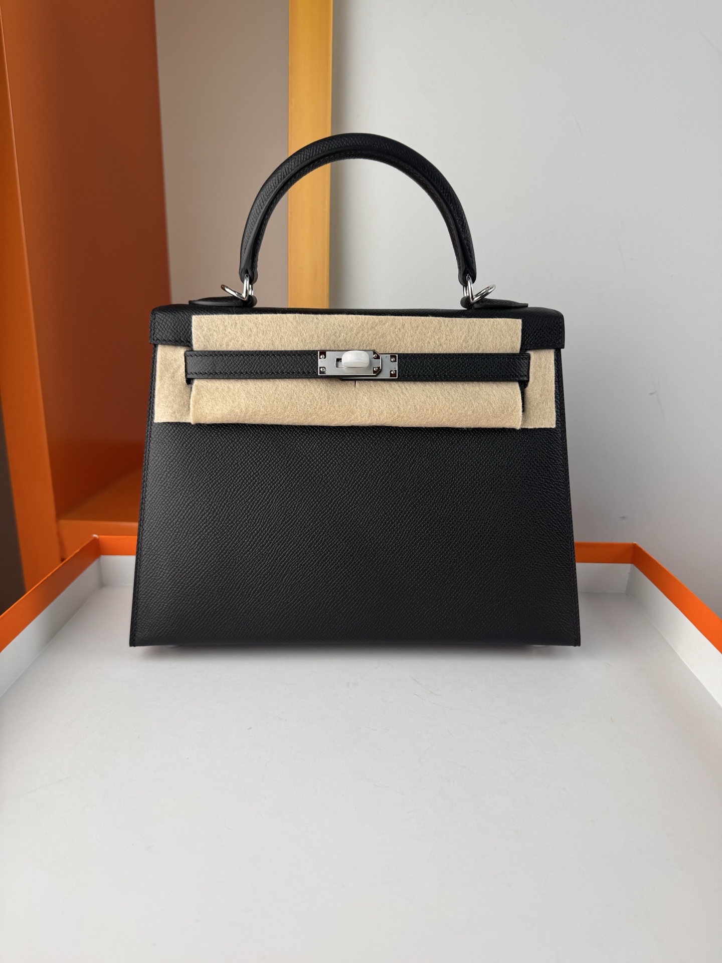 NO:698026,Spot KL25 black French haas imported esom original leather Kelly 25, full hand-stitched wax thread, all-steel hardware, original goatskin lining, Hermes, hermes, sheepskin, Hermes,19860909现货KL25 黑色 法国haas进口esom原厂皮凯莉25 全手缝蜡线 全钢五金 内里原版山羊皮,爱马仕,hermes,sheepskin,Hermes,,Bag