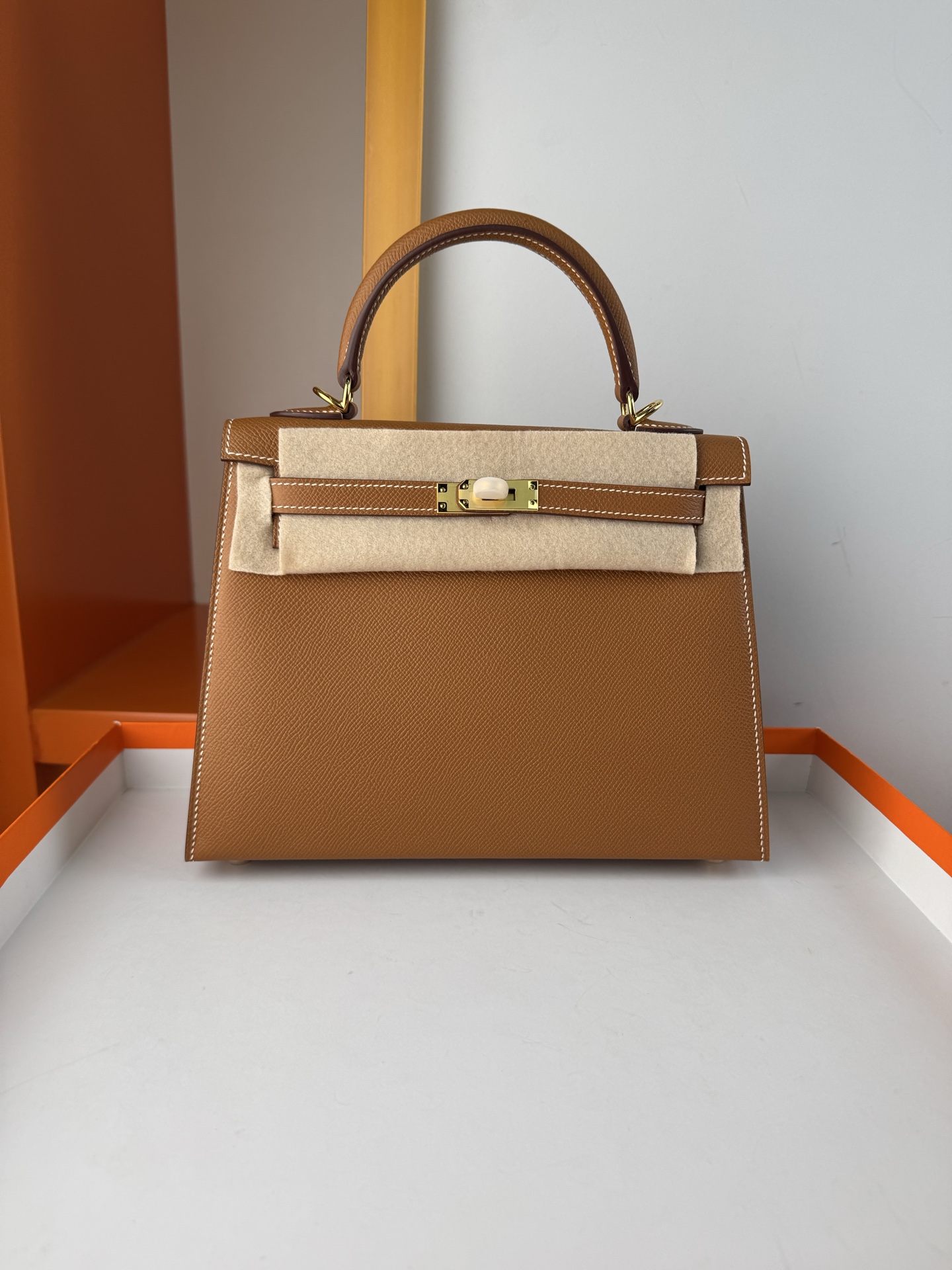NO:698028,Spot KL25 golden brown, French Haas imported esom original leather Kelly 25, full hand sewing wax thread, all steel hardware, original goatskin lining, Hermes, hermes, sheepskin, Hermes,19860909现货KL25 金棕 法国haas进口esom原厂皮凯莉25 全手缝蜡线 全钢五金 内里原版山羊皮,爱马仕,hermes,sheepskin,Hermes,,Bag