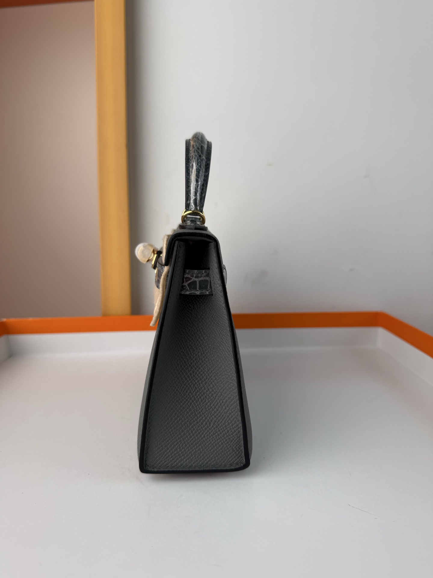 现货✨ touch mini Kelly 

法国haas原厂皮epsom皮凯莉19cm KL2代

全手缝蜡线🧵内里原版绵羊皮 全钢五金