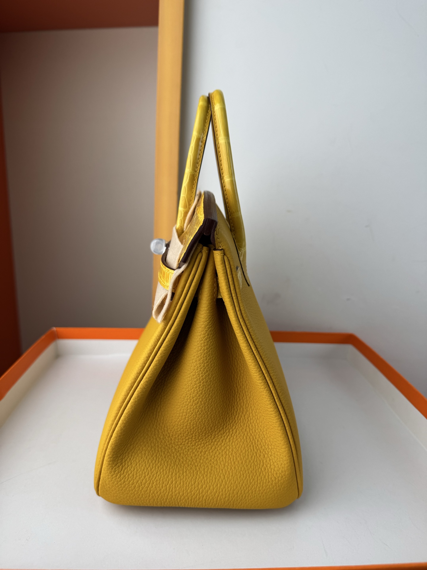 现货✨ touch BK25 琥珀黄

Togo皮拼高光鳄鱼皮铂金25cm

全手缝蜡线 全钢五金 内里山羊皮
