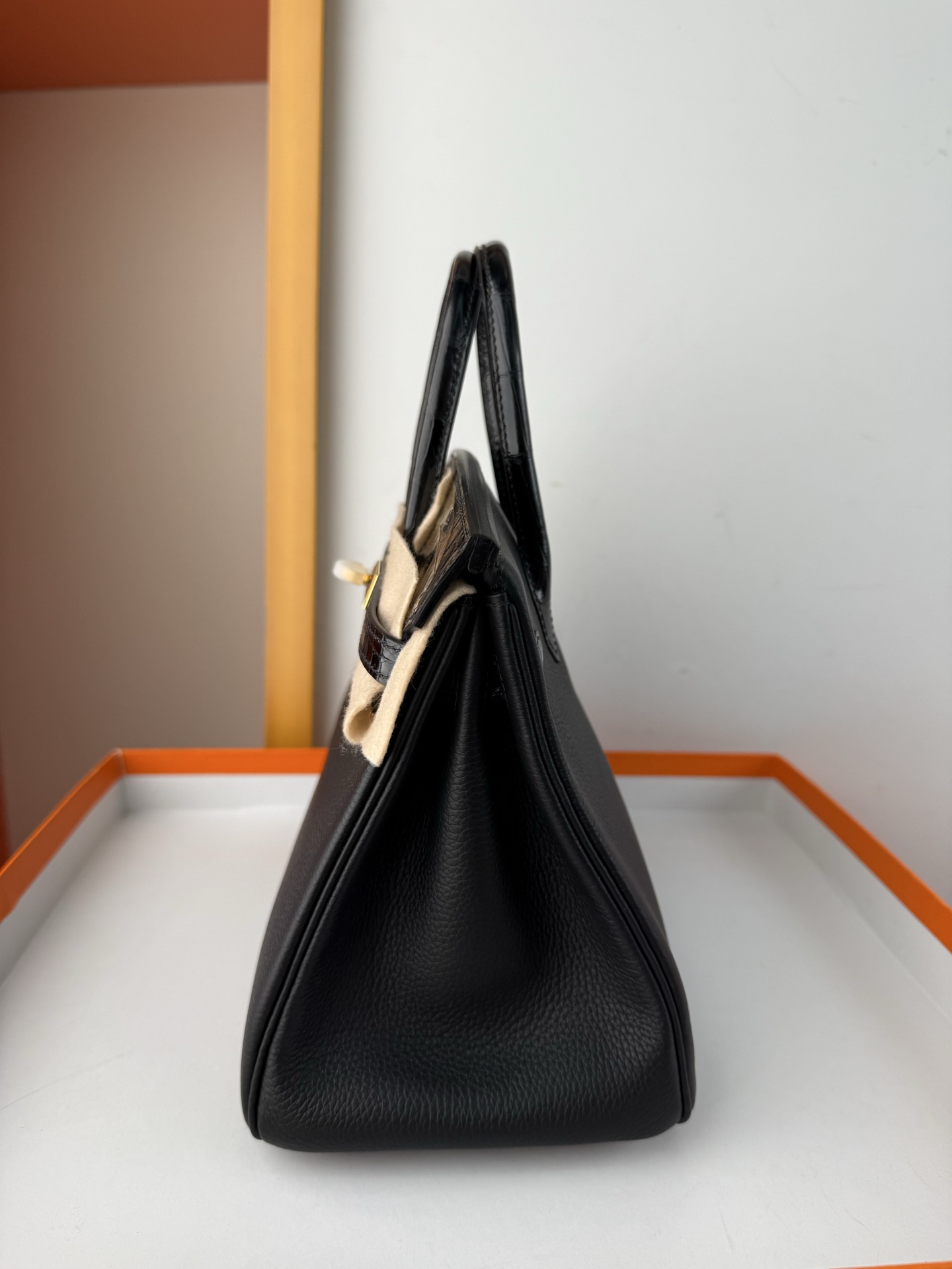 现货✨ touch BK25 黑金

Togo皮拼高光鳄鱼皮铂金25cm

全手缝蜡线 全钢五金 内里山羊皮