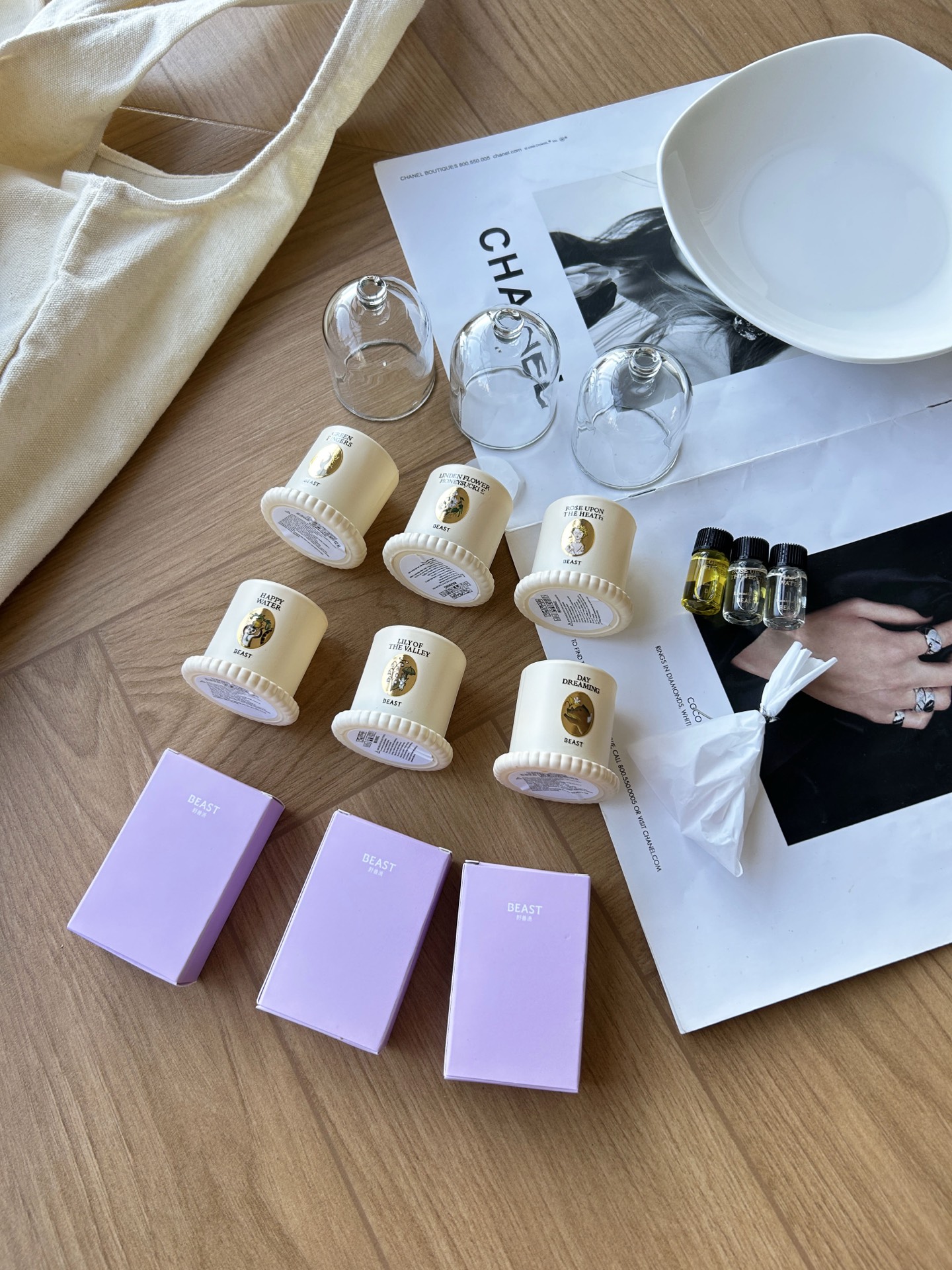 NO:810288,Three are candle aromatherapy, and the remaining three are crystal stones paired with essential oils. # I think this one is more practical than those who like candles and also like non-fire incense, because later on, when the essential oil is used up, you can buy your own favorite scent to change the scent!  So practical, car aromatherapy, home fragrance, candles19860909三个是蜡烛香薰,剩下三个是晶石搭配精油.# 这款我觉得相对于喜欢蜡烛,同时也喜欢无火香的姐妹实用性会更高,因为后期精油用完了可以自己买喜欢的味道去改味！太实用了,车载香薰.居家香氛.蜡烛,accessory