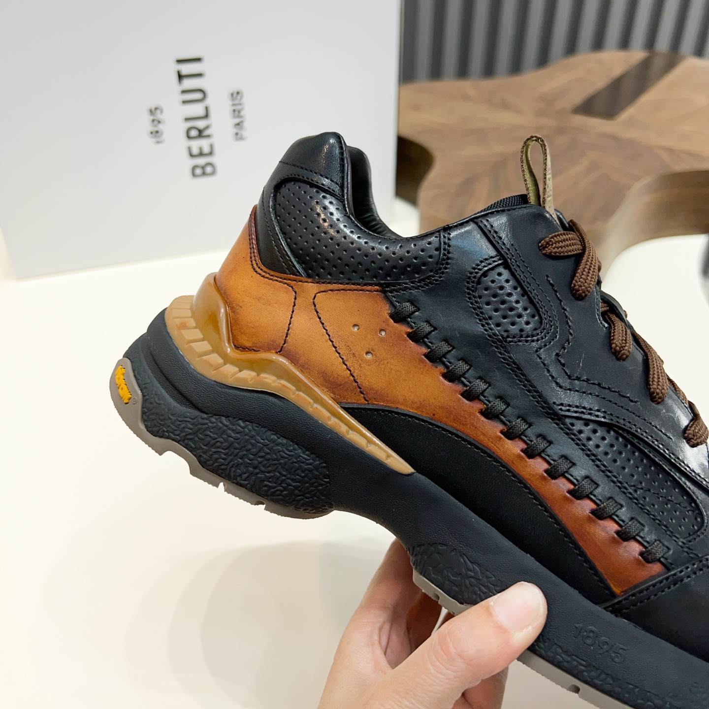 Berluti Men's Hand-Painted Leather Sneakers - Classic, Versatile, and High-End 7 i1742851388741 7186 0 5
