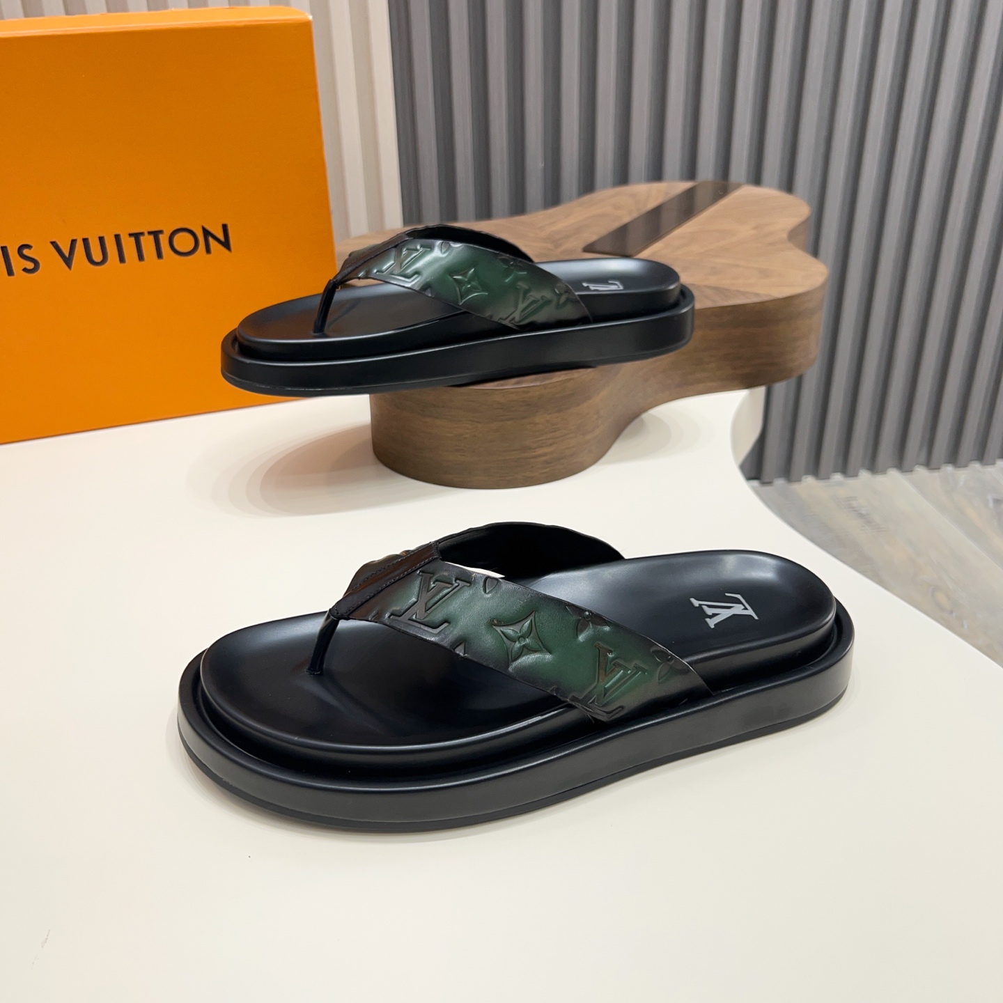 Louis Vuitton Men's Luxury Leather Thong Sandals - Stylish Summer Essential 4 i1746573497437 580 0 6