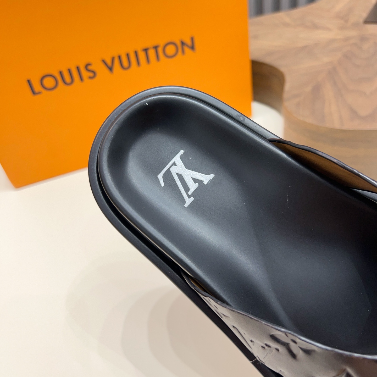 Louis Vuitton Men's Luxury Leather Thong Sandals - Stylish Summer Essential 10 i1746573497452 7512 0 8