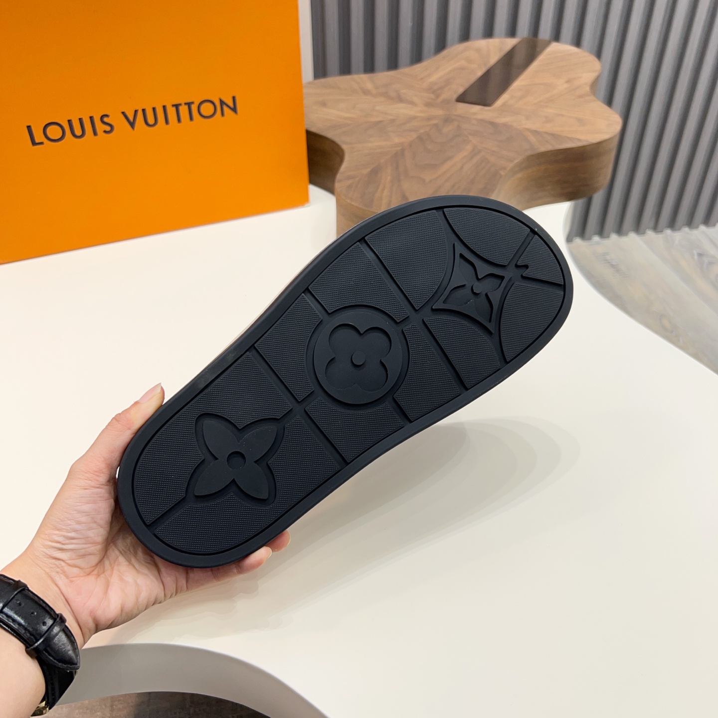 Louis Vuitton Men's Luxury Leather Thong Sandals - Stylish Summer Essential 9 i1746573497460 4779 0 3