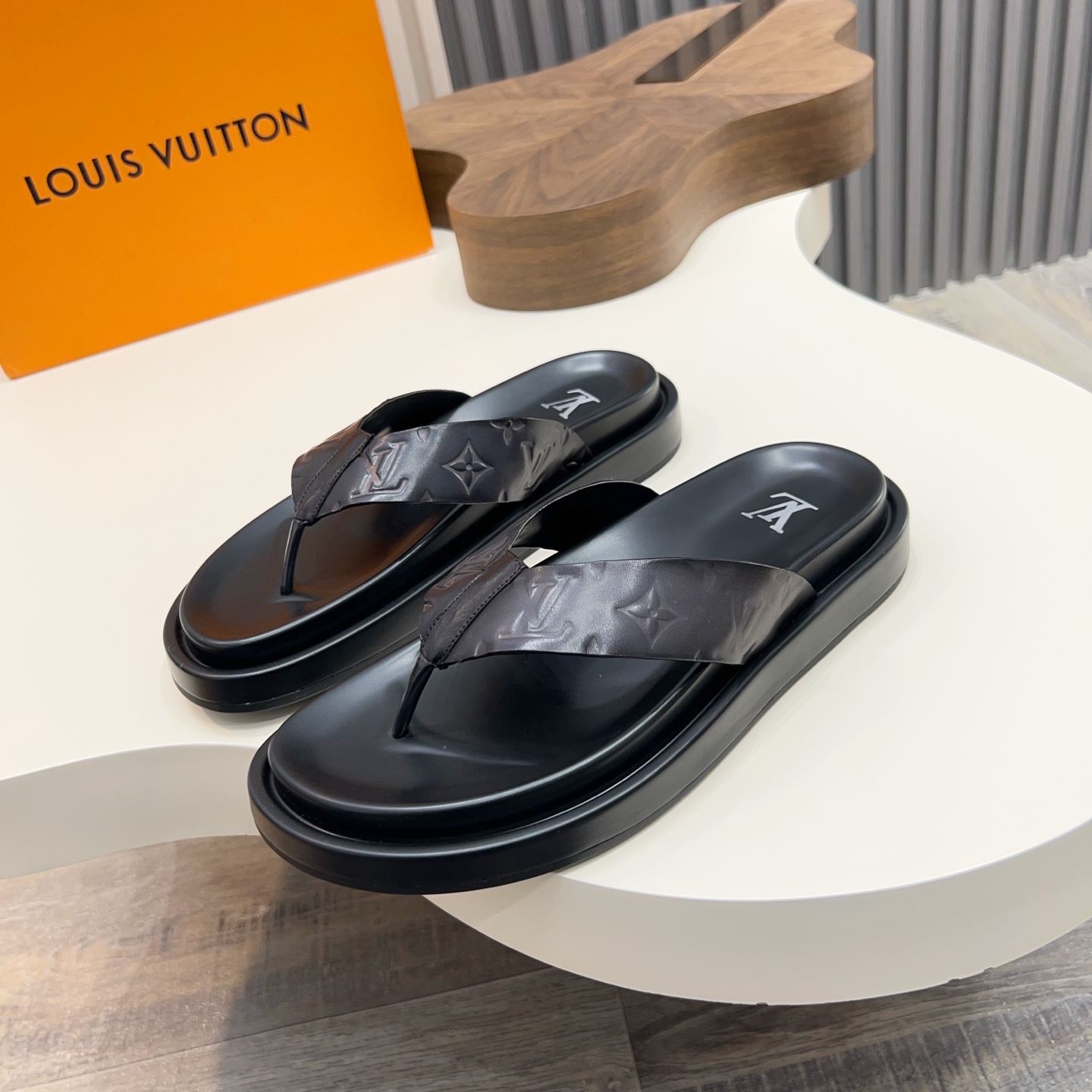 Louis Vuitton Men's Leather Thong Sandals, Summer Essential, Sizes 39-44 2 i1746573786245 3953 0 0