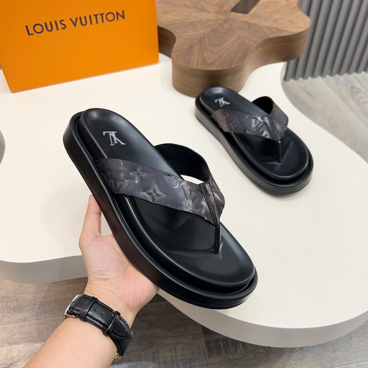 Louis Vuitton Men's Leather Thong Sandals, Summer Essential, Sizes 39-44 4 i1746573787136 1013 0 3