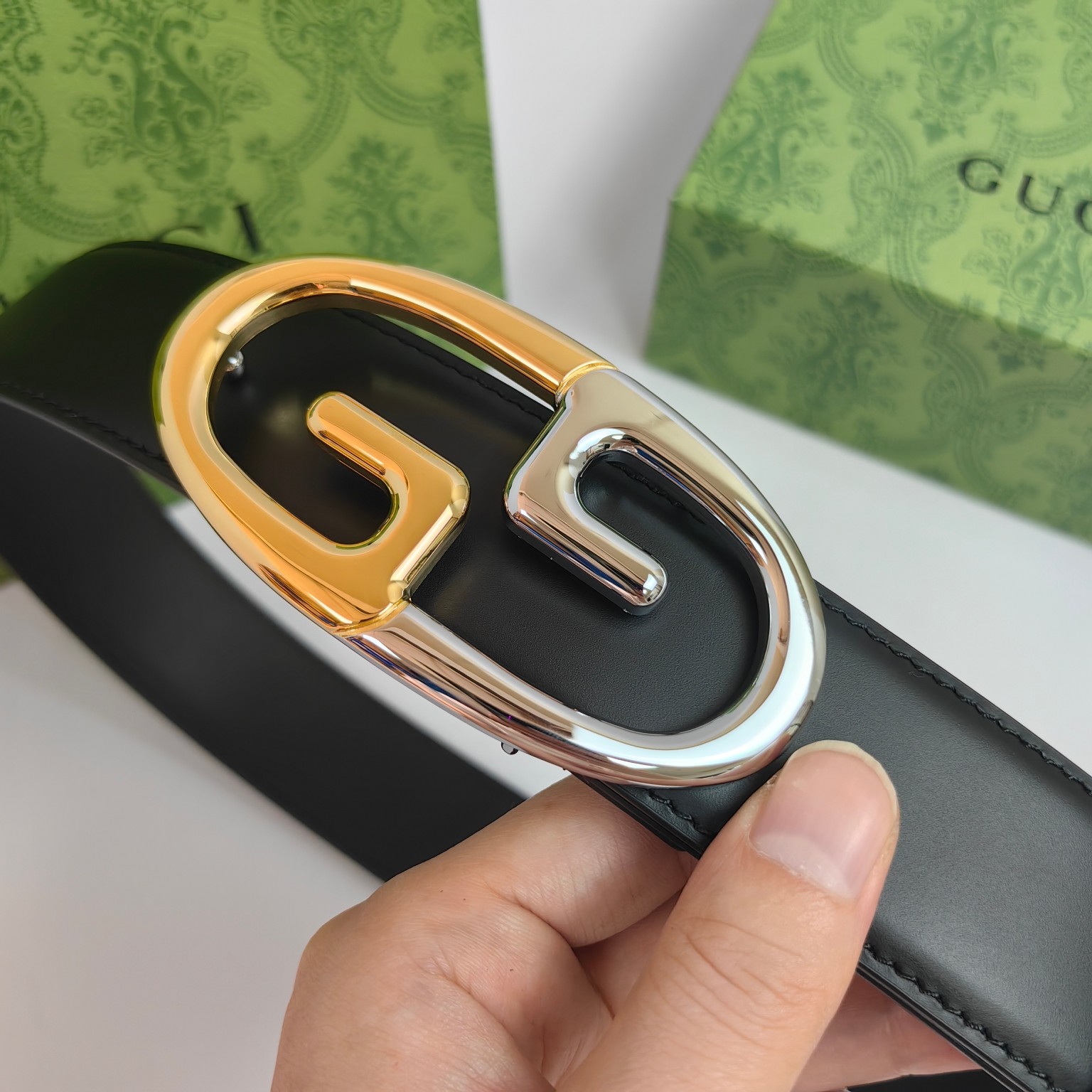 G家4.0cm专柜品质意大利进口小牛皮料质感厚实,搭配精钢五金扣,进口机械车线工艺精细.
