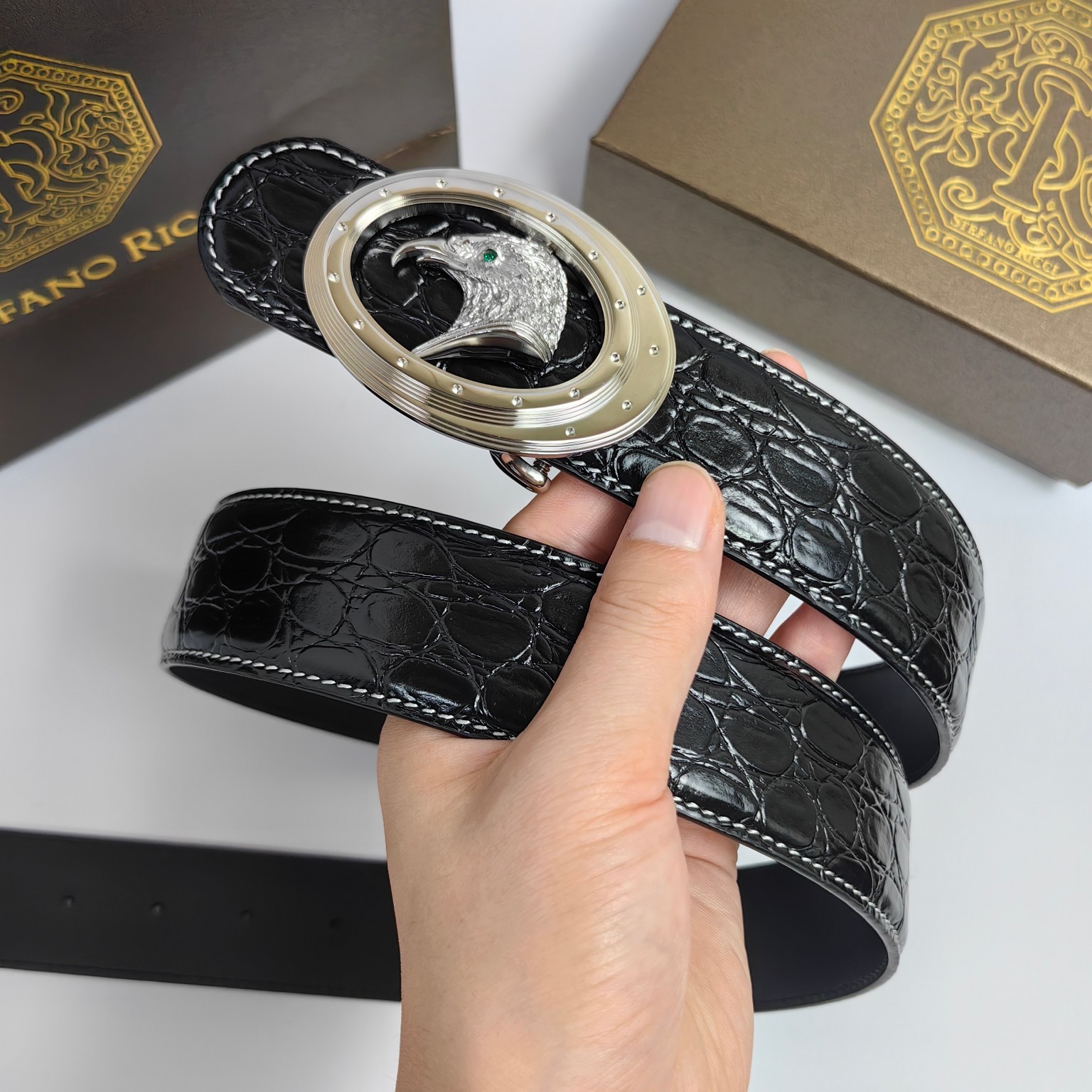 High-Grade Falcon Design Leather Belt with Fine Details and Steel Button - 图片 3