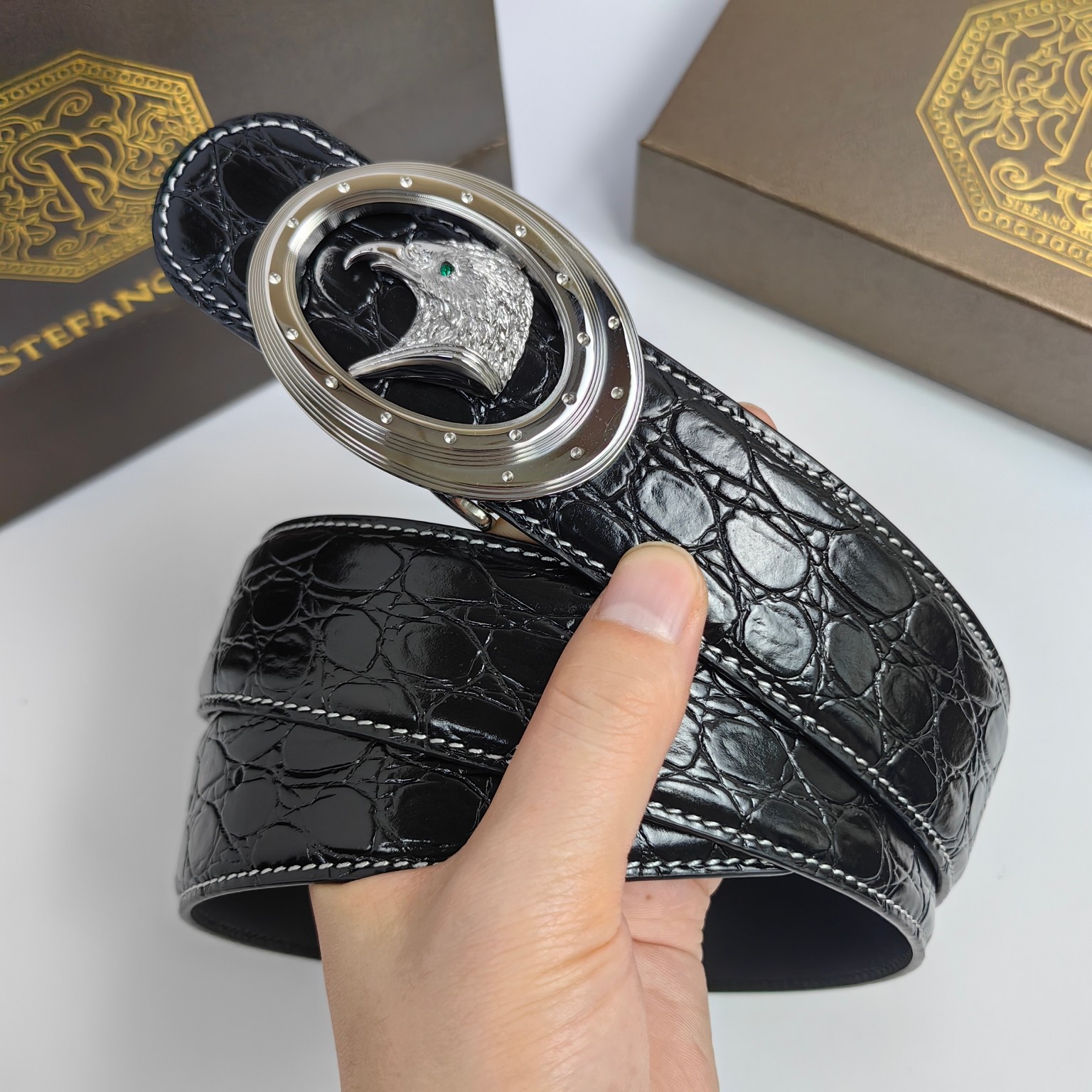 High-Grade Falcon Design Leather Belt with Fine Details and Steel Button - 图片 2