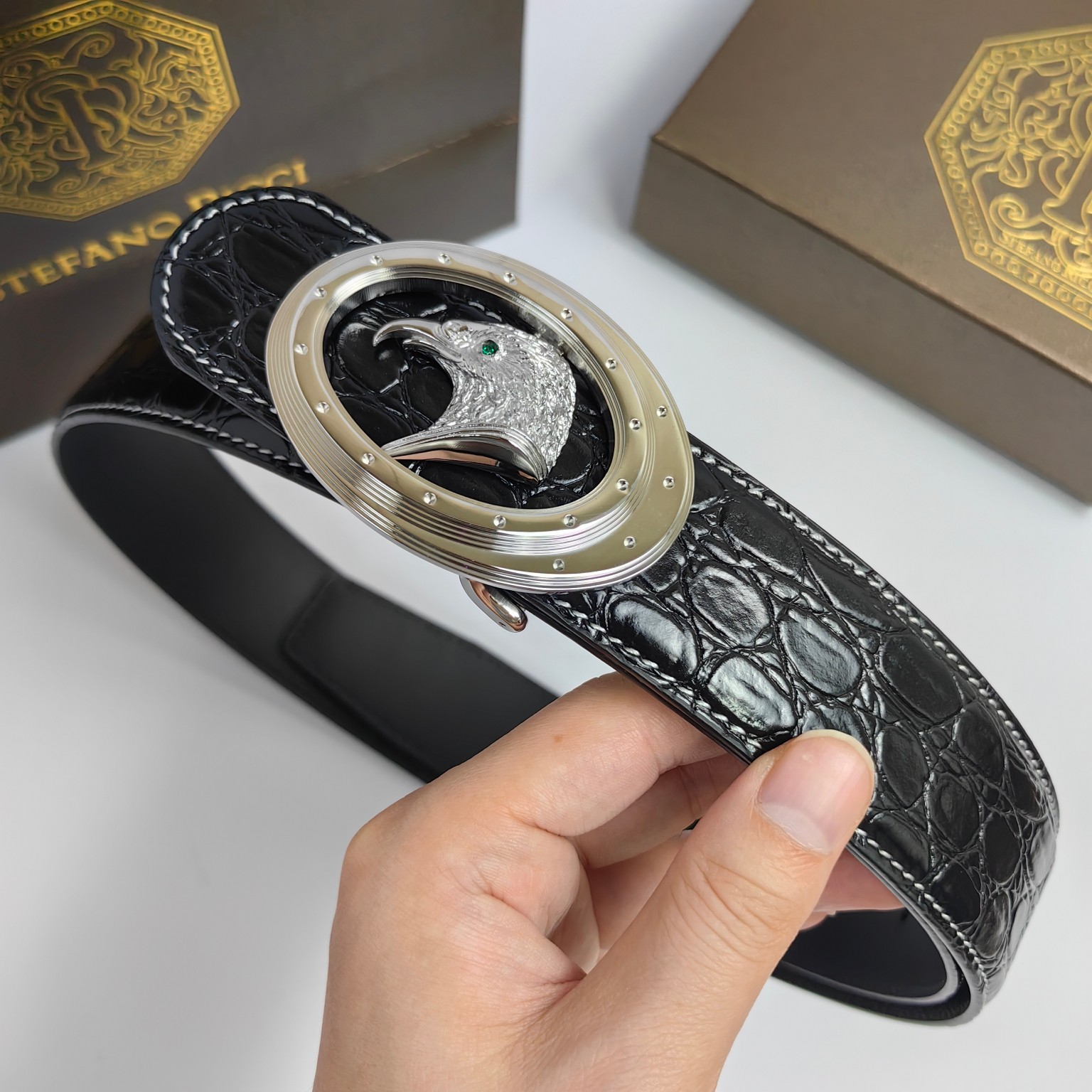 High-Grade Falcon Design Leather Belt with Fine Details and Steel Button - 图片 4