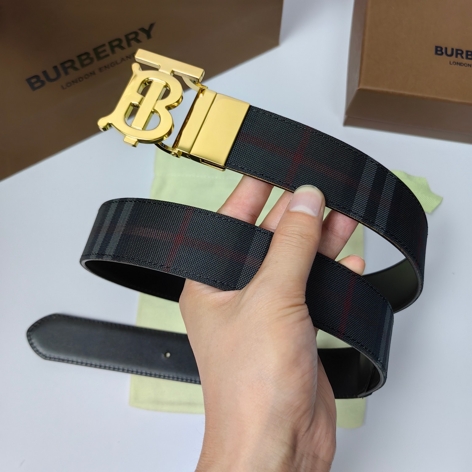 巴寶莉BURBERRY官网最新款35MM皮革腰带帶身採用進口皮頭層軟皮工艺純銅扣轉動扣雙面可用做工精緻