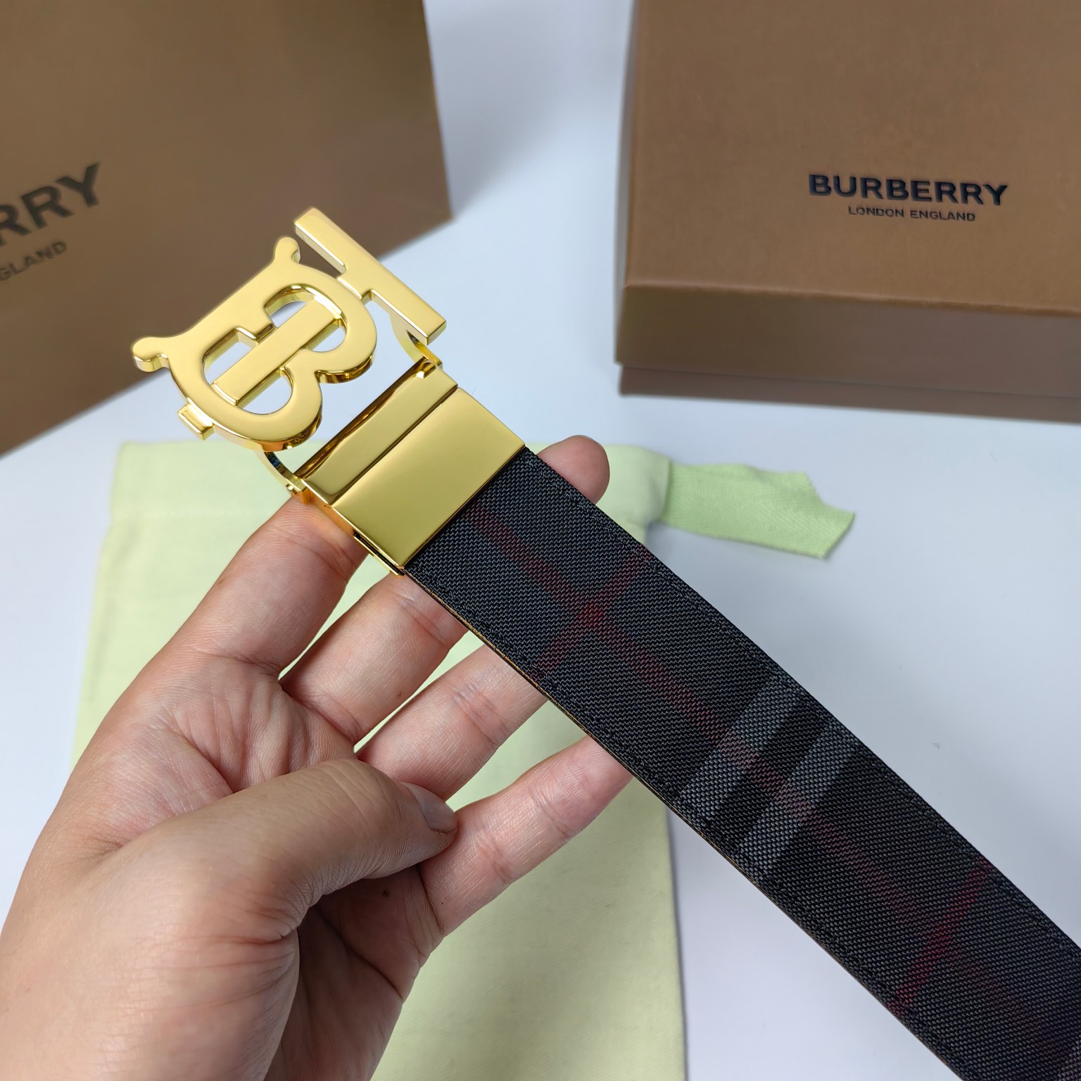 巴寶莉BURBERRY官网最新款35MM皮革腰带帶身採用進口皮頭層軟皮工艺純銅扣轉動扣雙面可用做工精緻