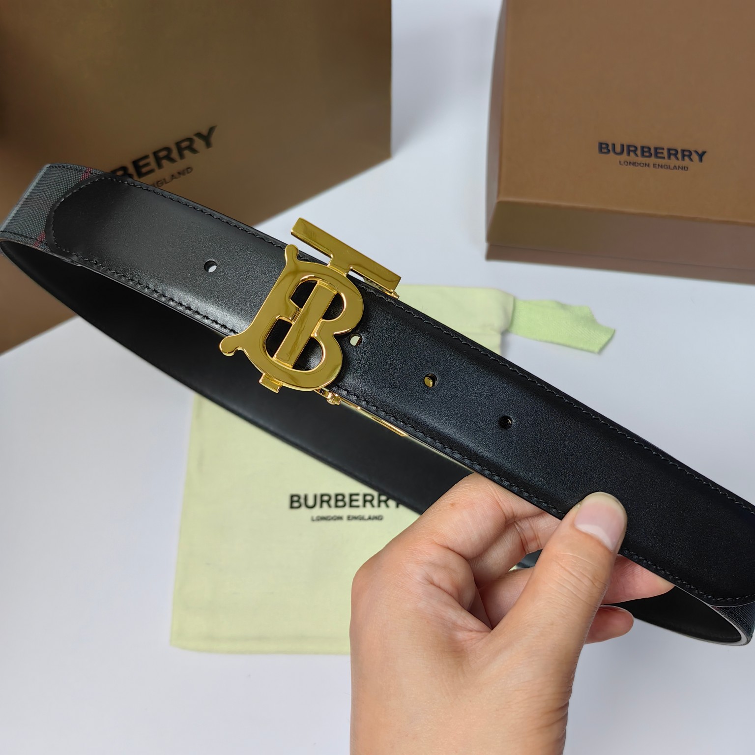 巴寶莉BURBERRY官网最新款35MM皮革腰带帶身採用進口皮頭層軟皮工艺純銅扣轉動扣雙面可用做工精緻