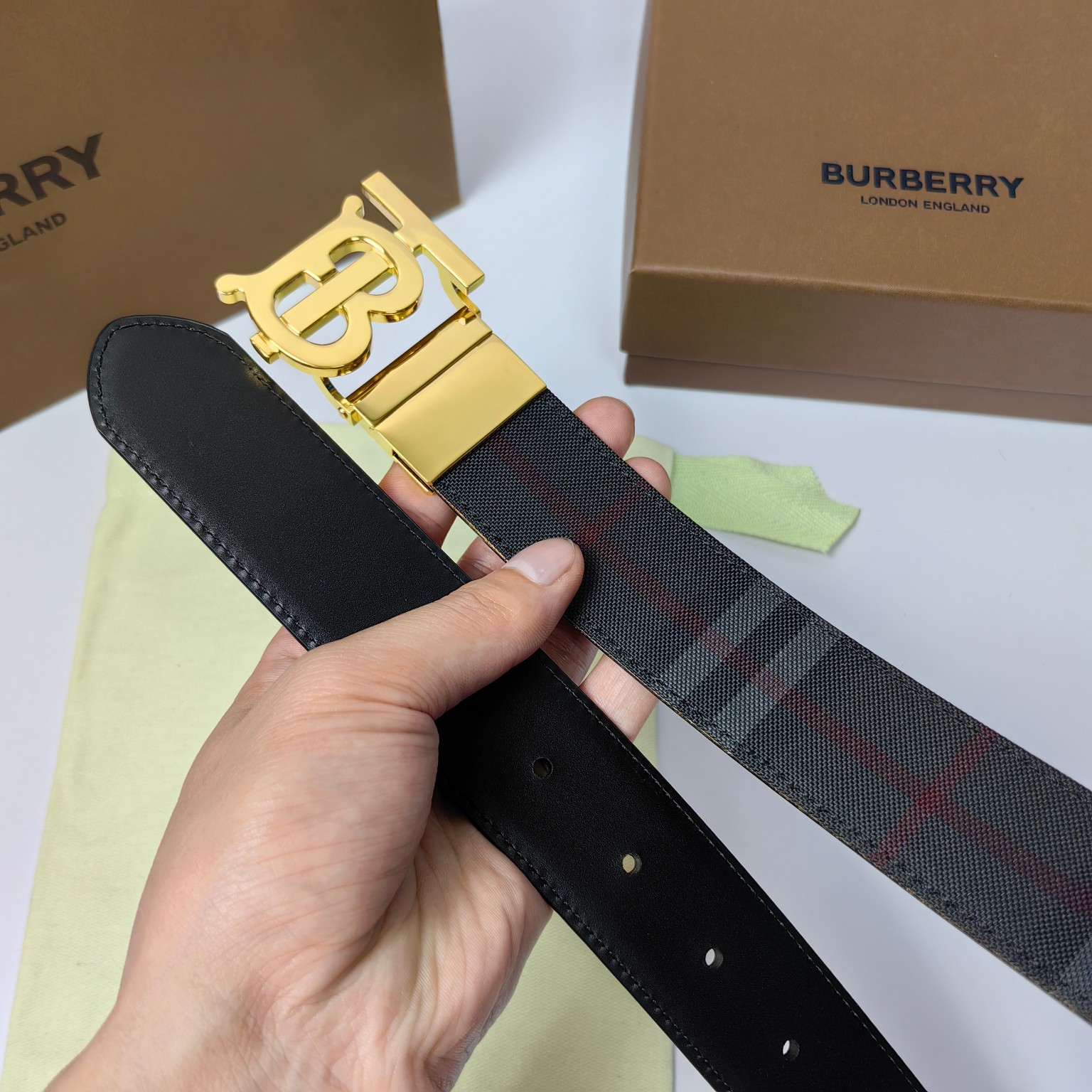 巴寶莉BURBERRY官网最新款35MM皮革腰带帶身採用進口皮頭層軟皮工艺純銅扣轉動扣雙面可用做工精緻