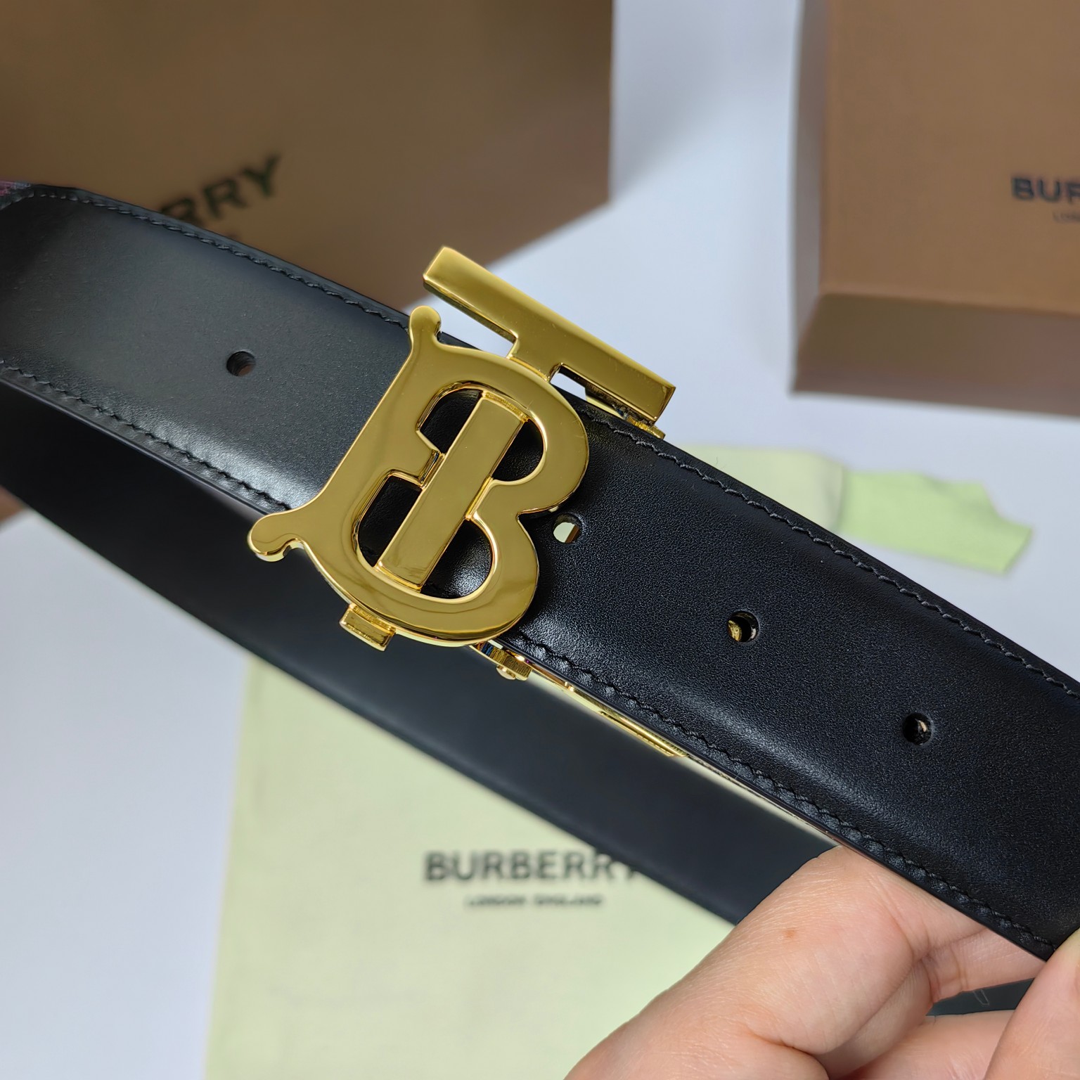 巴寶莉BURBERRY官网最新款35MM皮革腰带帶身採用進口皮頭層軟皮工艺純銅扣轉動扣雙面可用做工精緻