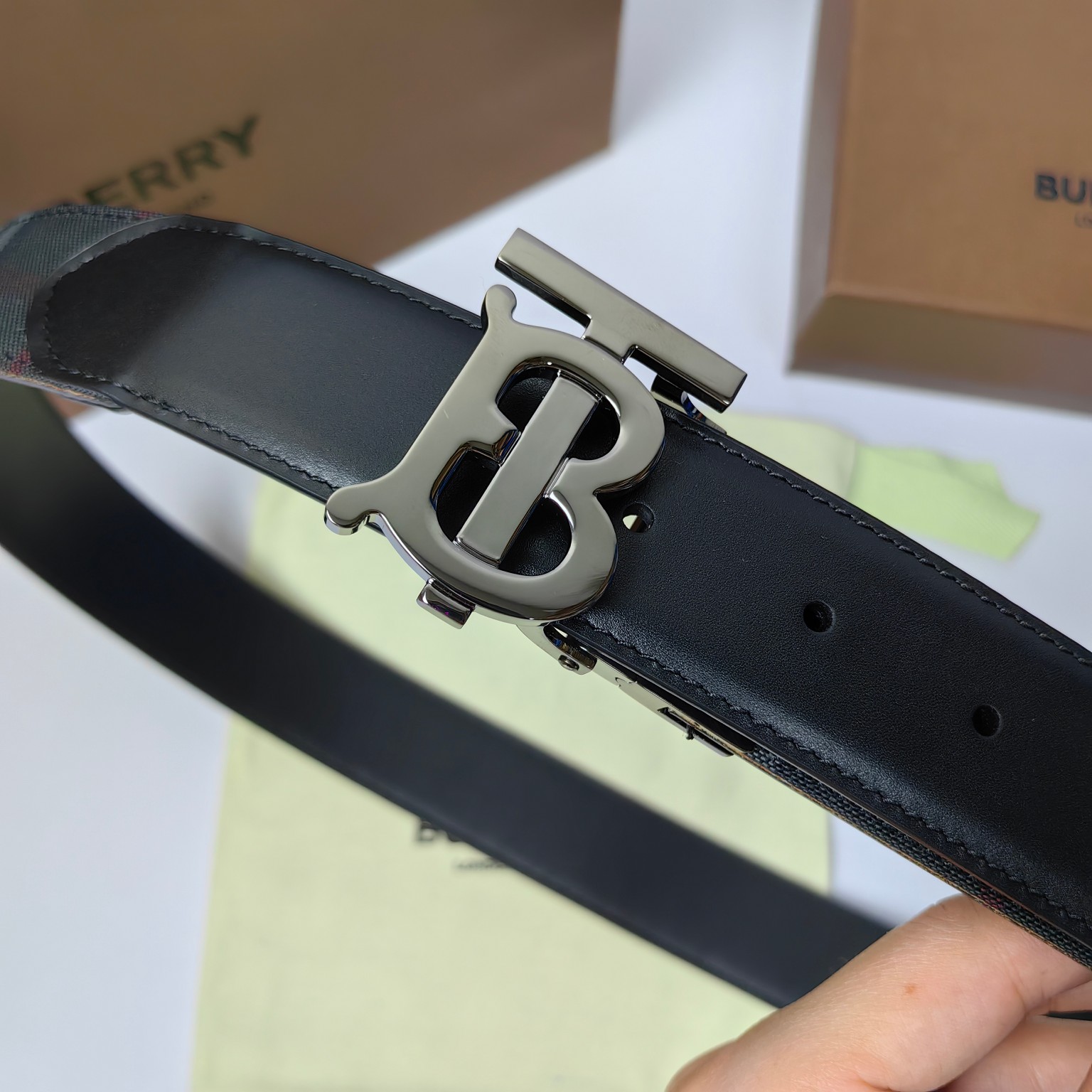 巴寶莉BURBERRY官网最新款35MM皮革腰带帶身採用進口皮頭層軟皮工艺純銅扣轉動扣雙面可用做工精緻