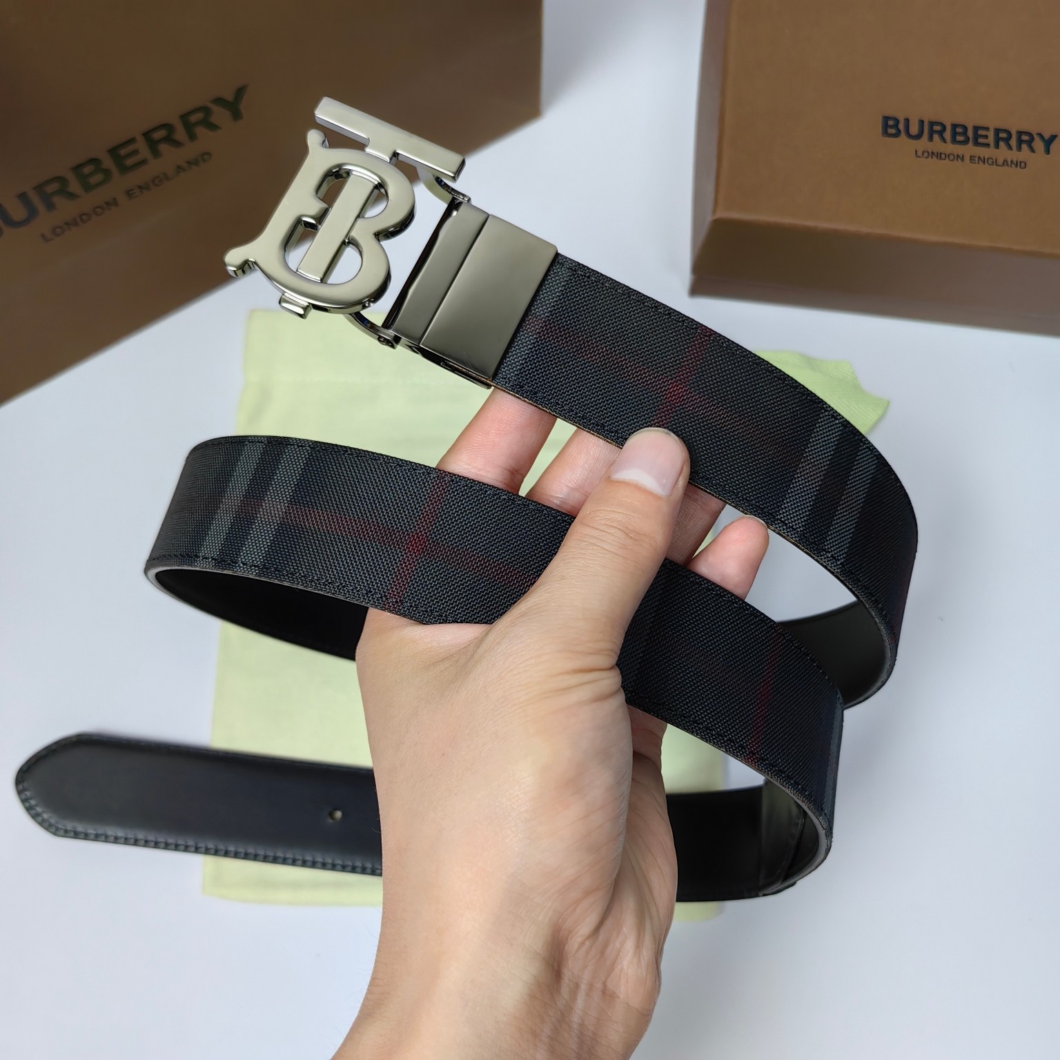 巴寶莉BURBERRY官网最新款35MM皮革腰带帶身採用進口皮頭層軟皮工艺純銅扣轉動扣雙面可用做工精緻