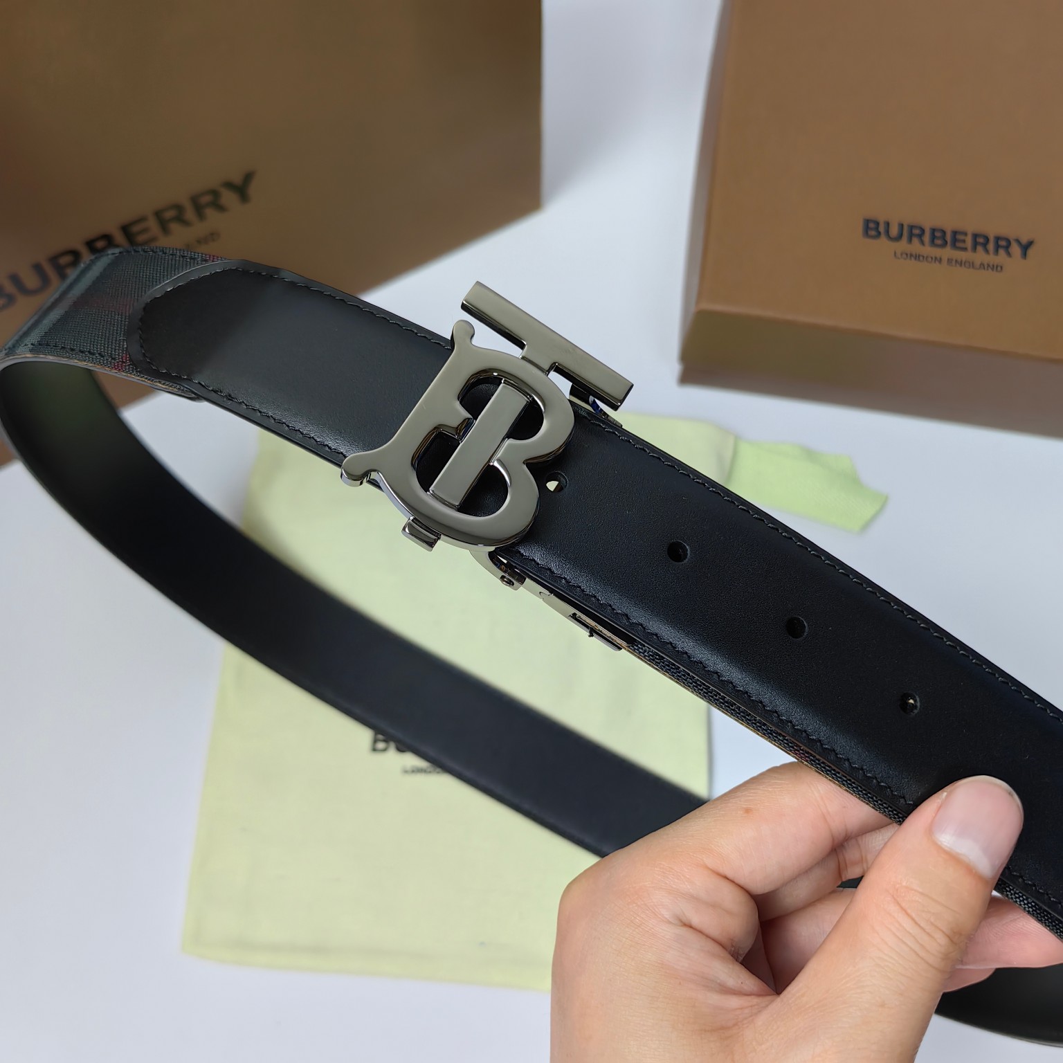 巴寶莉BURBERRY官网最新款35MM皮革腰带帶身採用進口皮頭層軟皮工艺純銅扣轉動扣雙面可用做工精緻