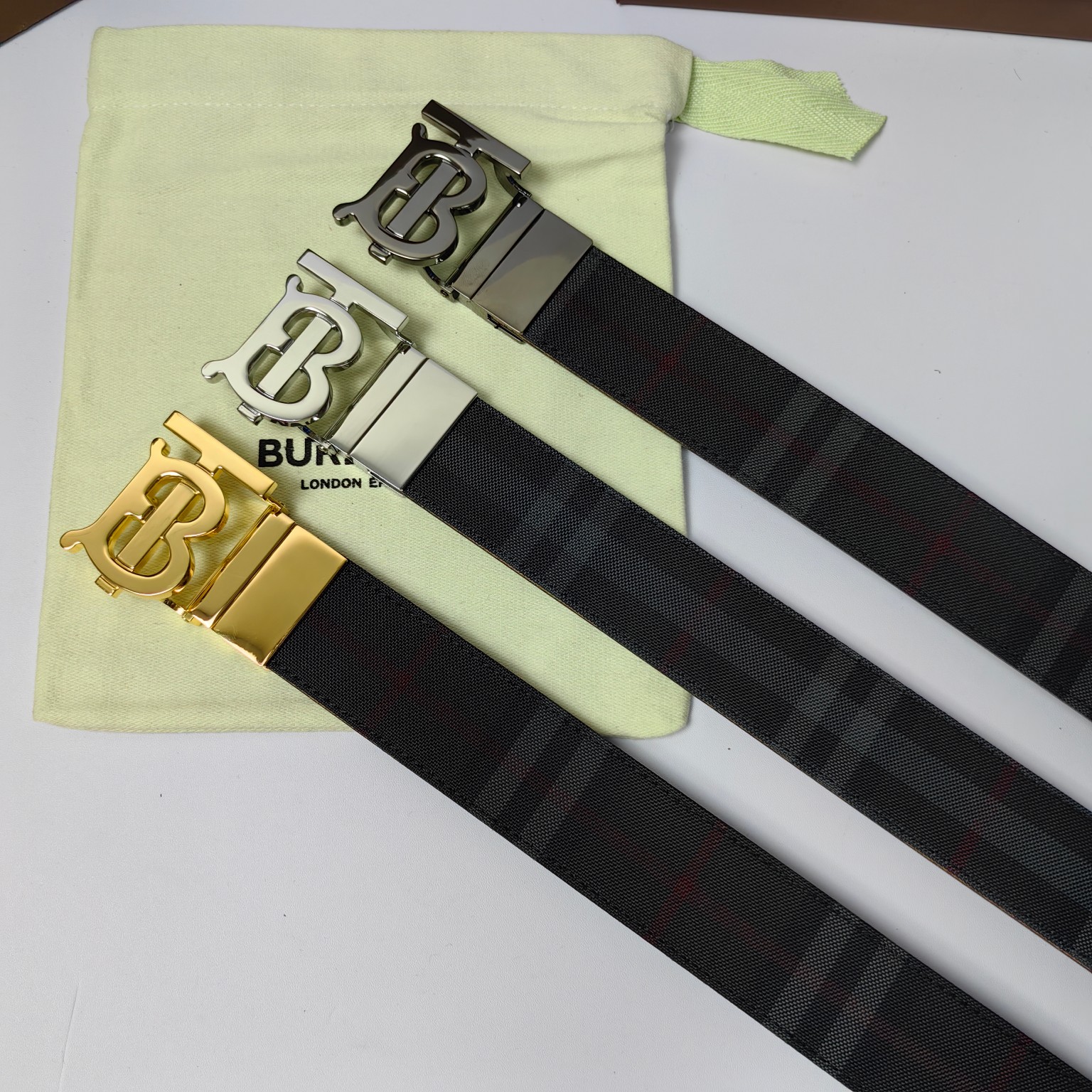 巴寶莉BURBERRY官网最新款35MM皮革腰带帶身採用進口皮頭層軟皮工艺純銅扣轉動扣雙面可用做工精緻