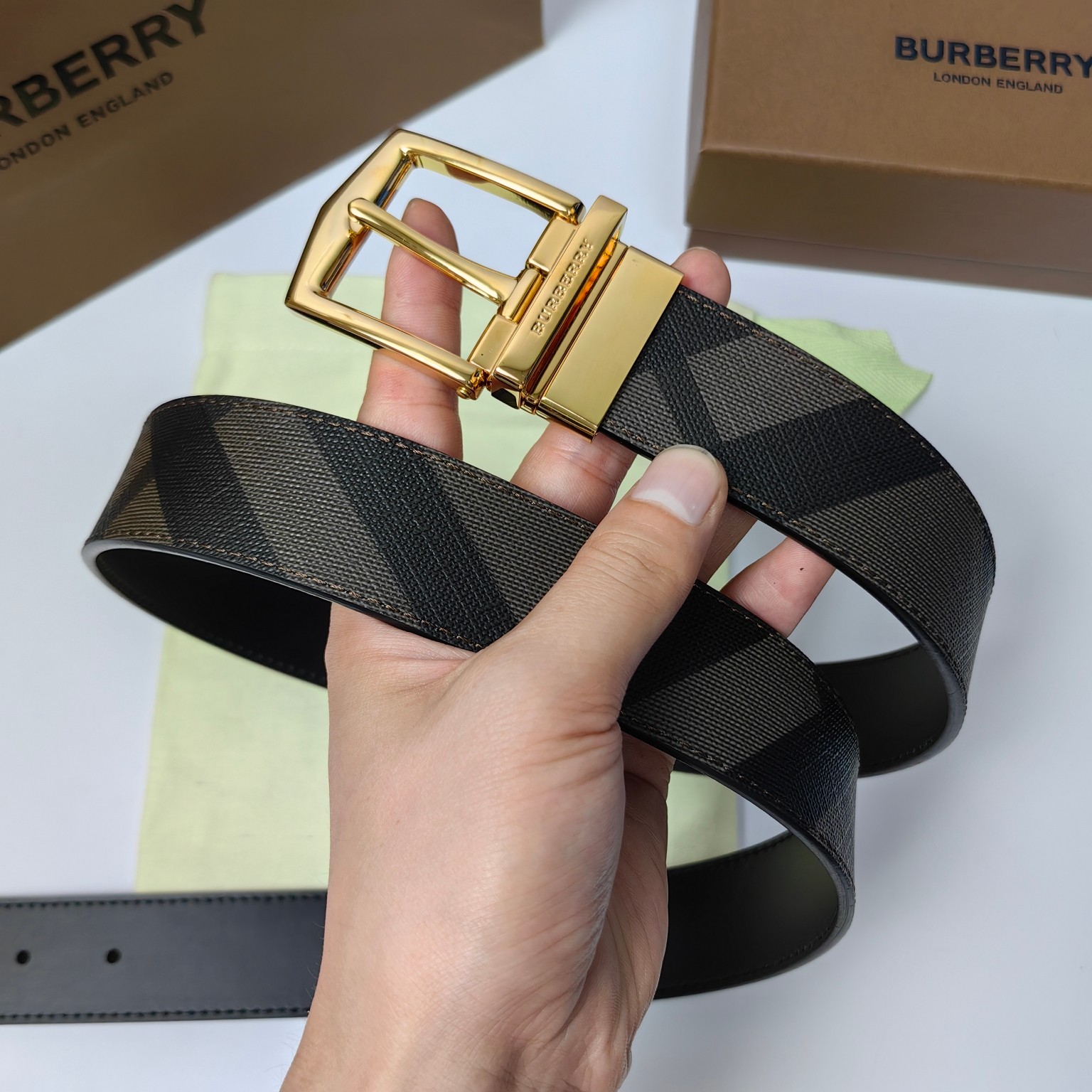 巴寶莉BURBERRY官网最新款35MM皮革腰带帶身採用進口皮頭層軟皮工艺純銅扣轉動扣雙面可用做工精緻
