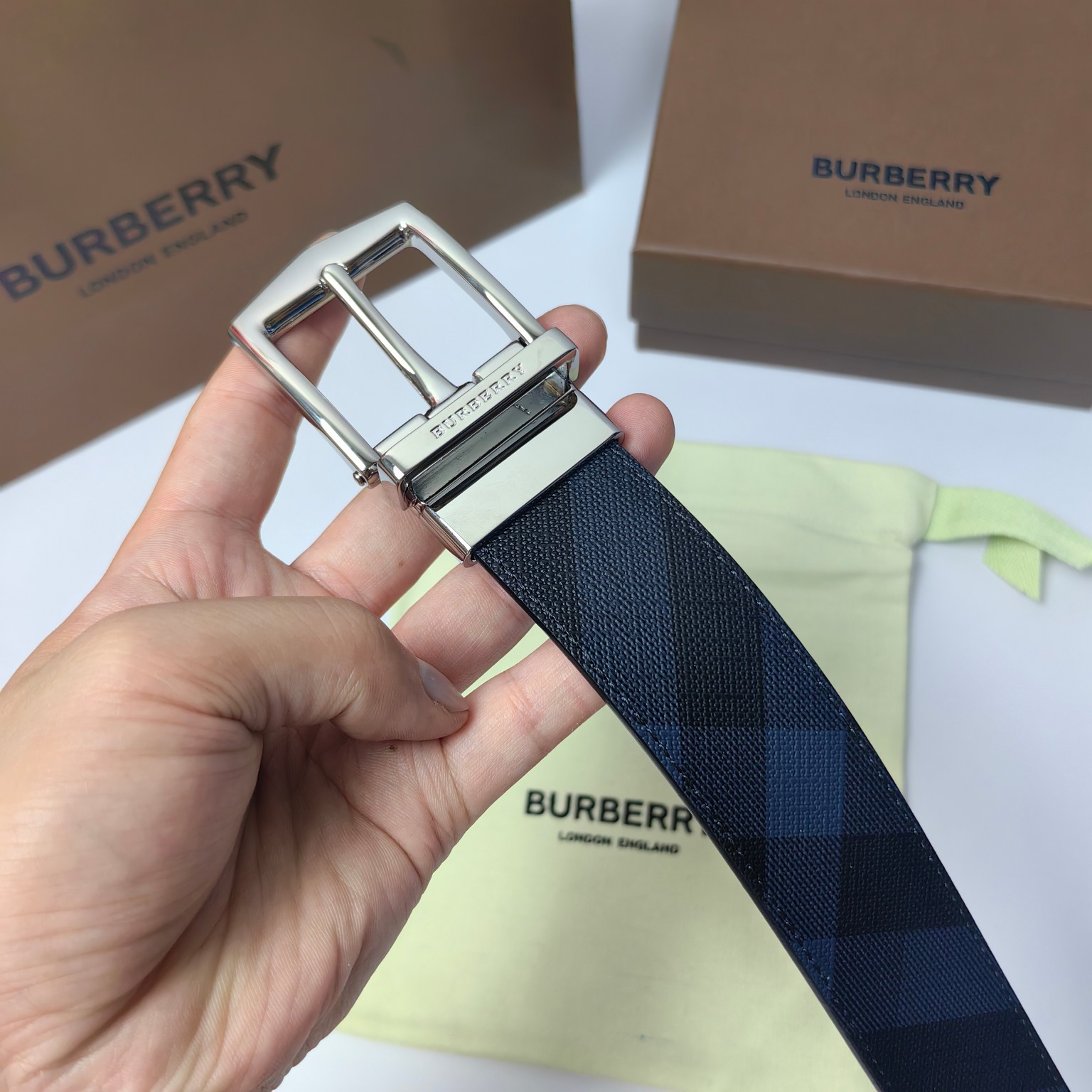 巴寶莉BURBERRY官网最新款35MM皮革腰带帶身採用進口皮頭層軟皮工艺純銅扣轉動扣雙面可用做工精緻