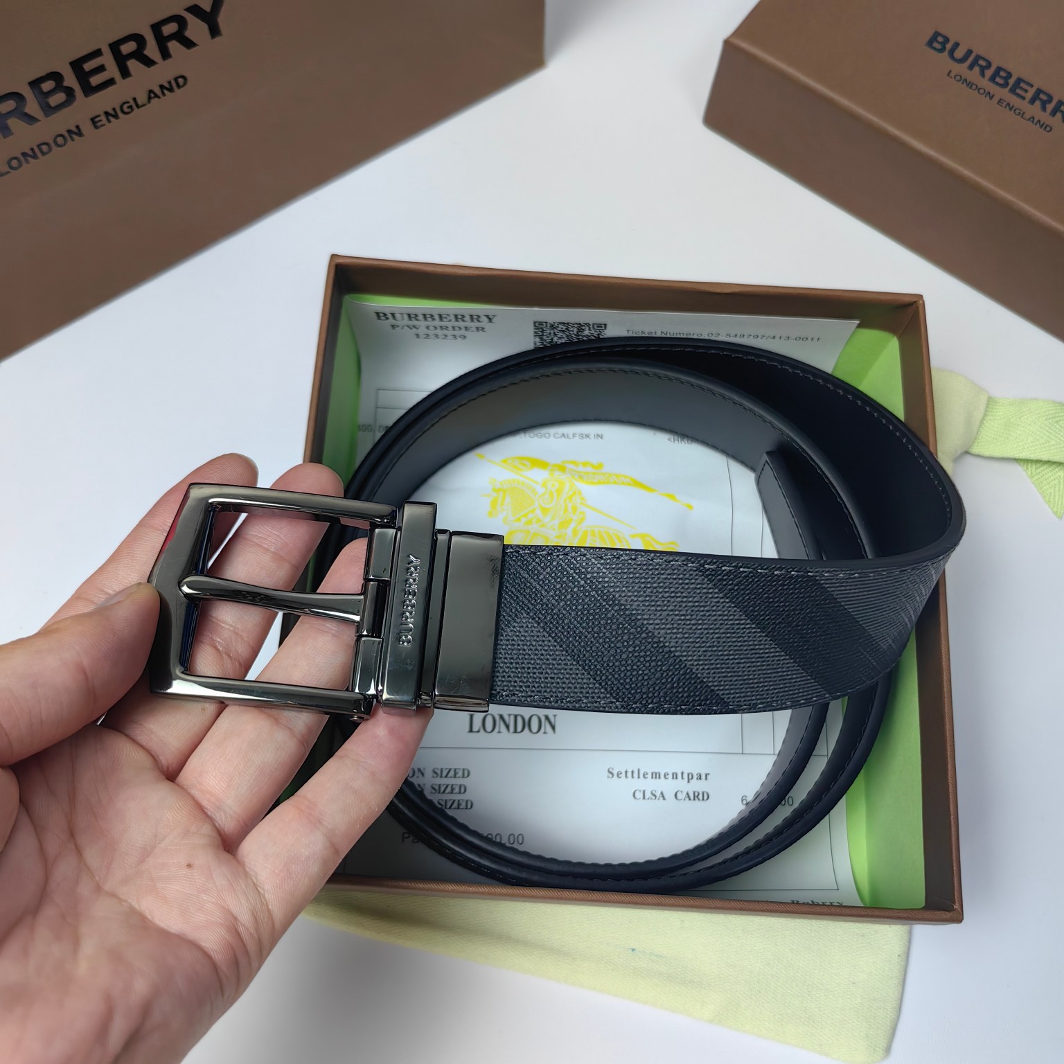 巴寶莉BURBERRY官网最新款35MM皮革腰带帶身採用進口皮頭層軟皮工艺純銅扣轉動扣雙面可用做工精緻