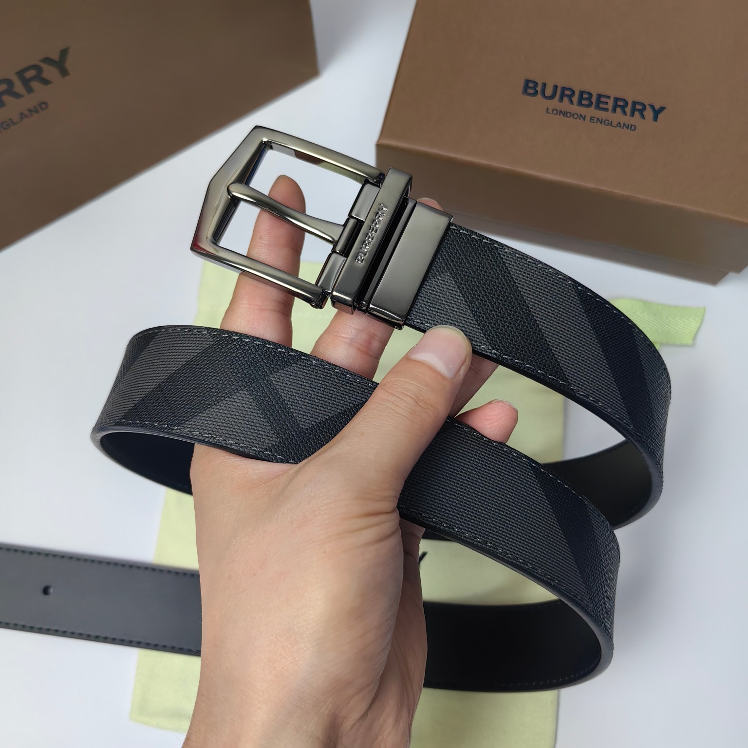 巴寶莉BURBERRY官网最新款35MM皮革腰带帶身採用進口皮頭層軟皮工艺純銅扣轉動扣雙面可用做工精緻