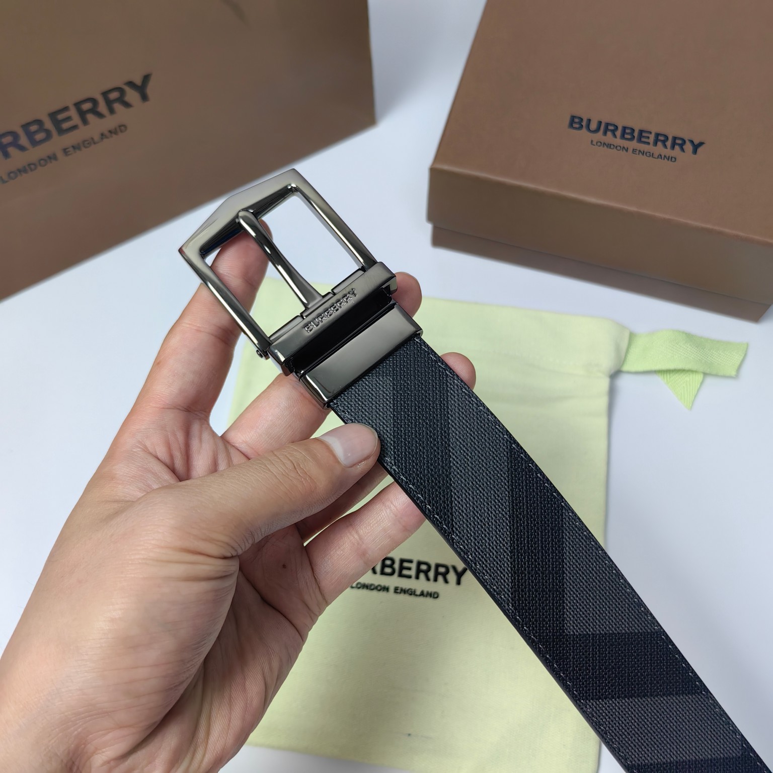 巴寶莉BURBERRY官网最新款35MM皮革腰带帶身採用進口皮頭層軟皮工艺純銅扣轉動扣雙面可用做工精緻
