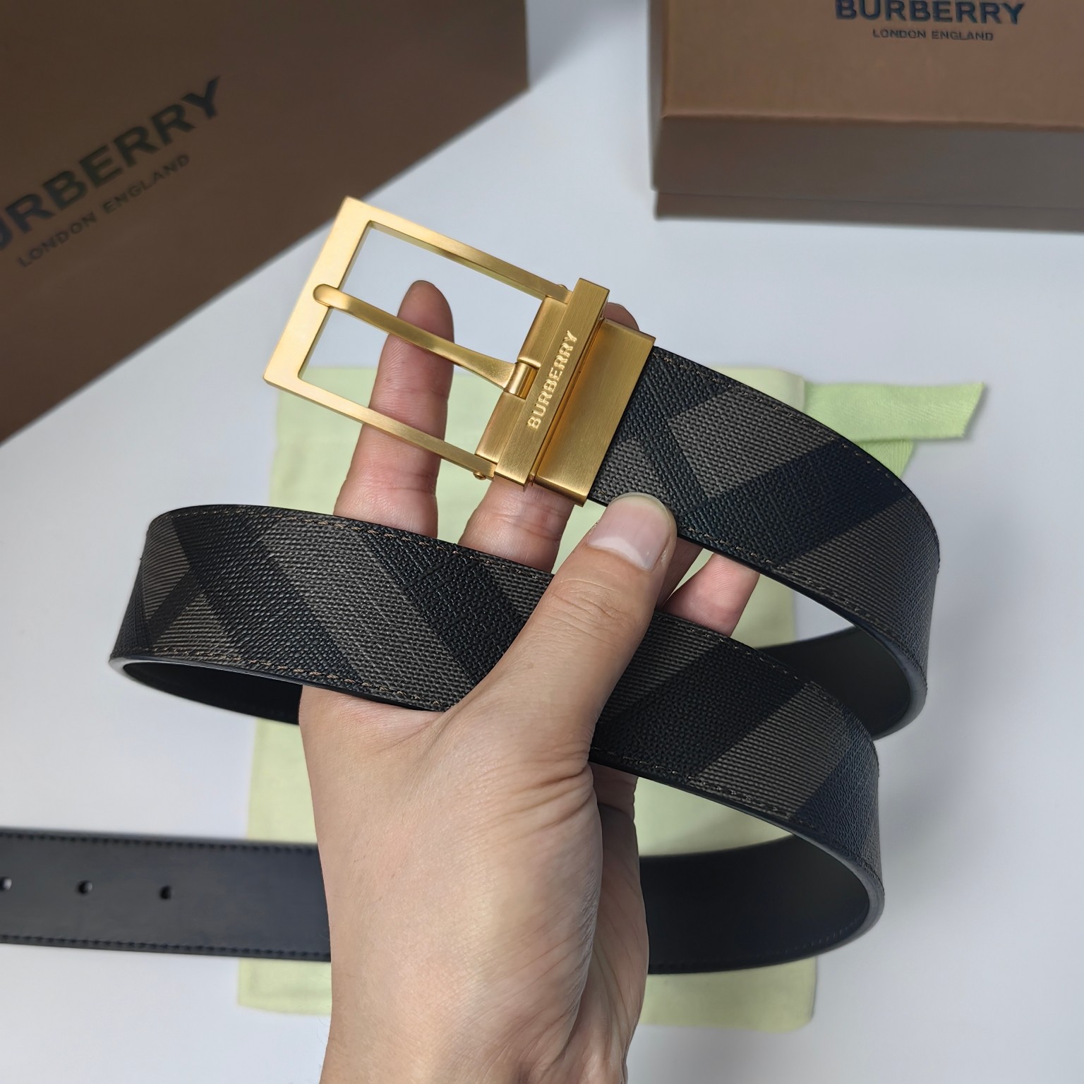 巴寶莉BURBERRY官网最新款35MM皮革腰带帶身採用進口皮頭層軟皮工艺純銅扣轉動扣雙面可用做工精緻
