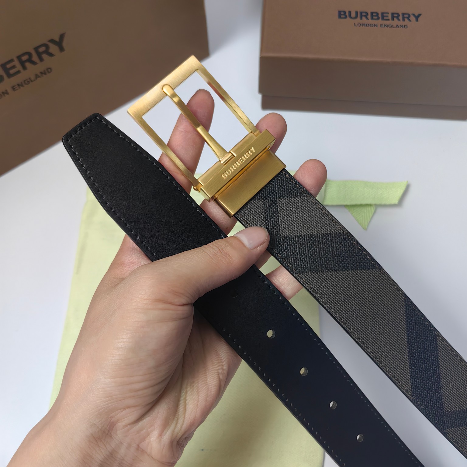 巴寶莉BURBERRY官网最新款35MM皮革腰带帶身採用進口皮頭層軟皮工艺純銅扣轉動扣雙面可用做工精緻